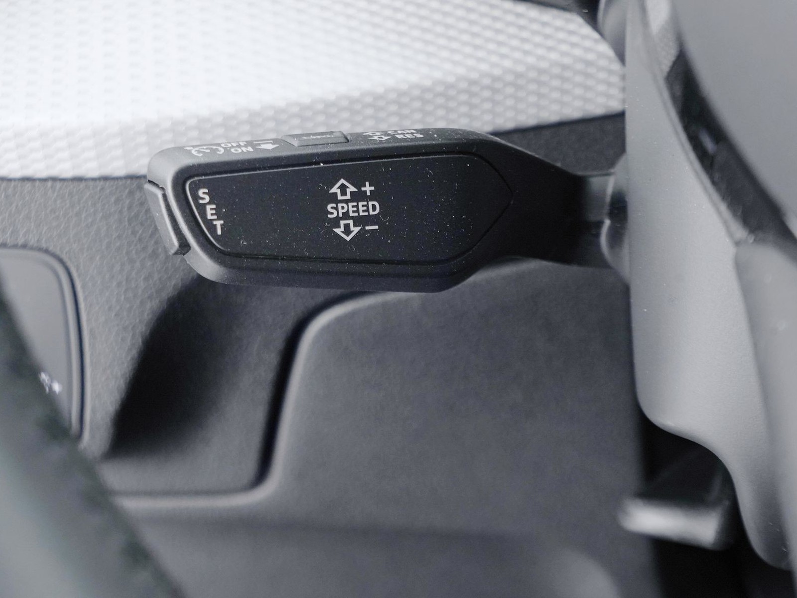 24 - Audi Q2 35 1.5 tfsi carbon edition s tronic