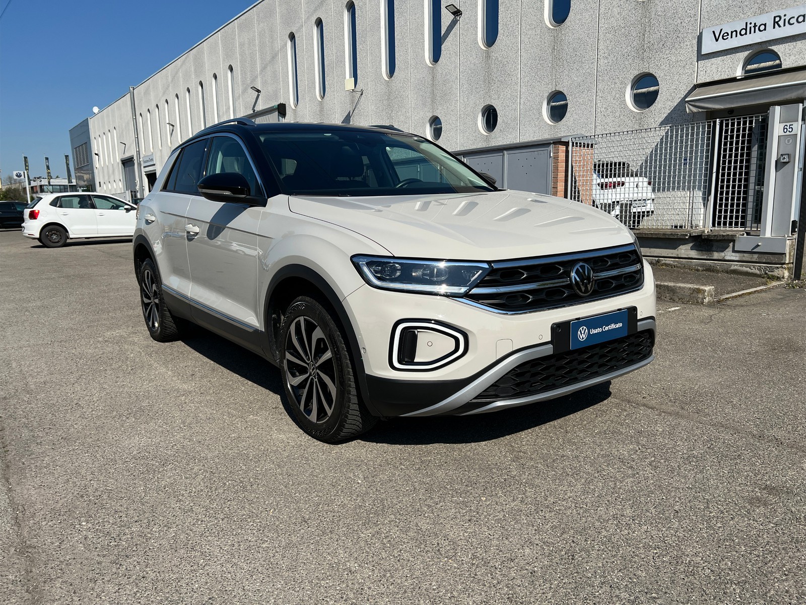 2 - Volkswagen T-Roc 1.0 tsi 110cv style