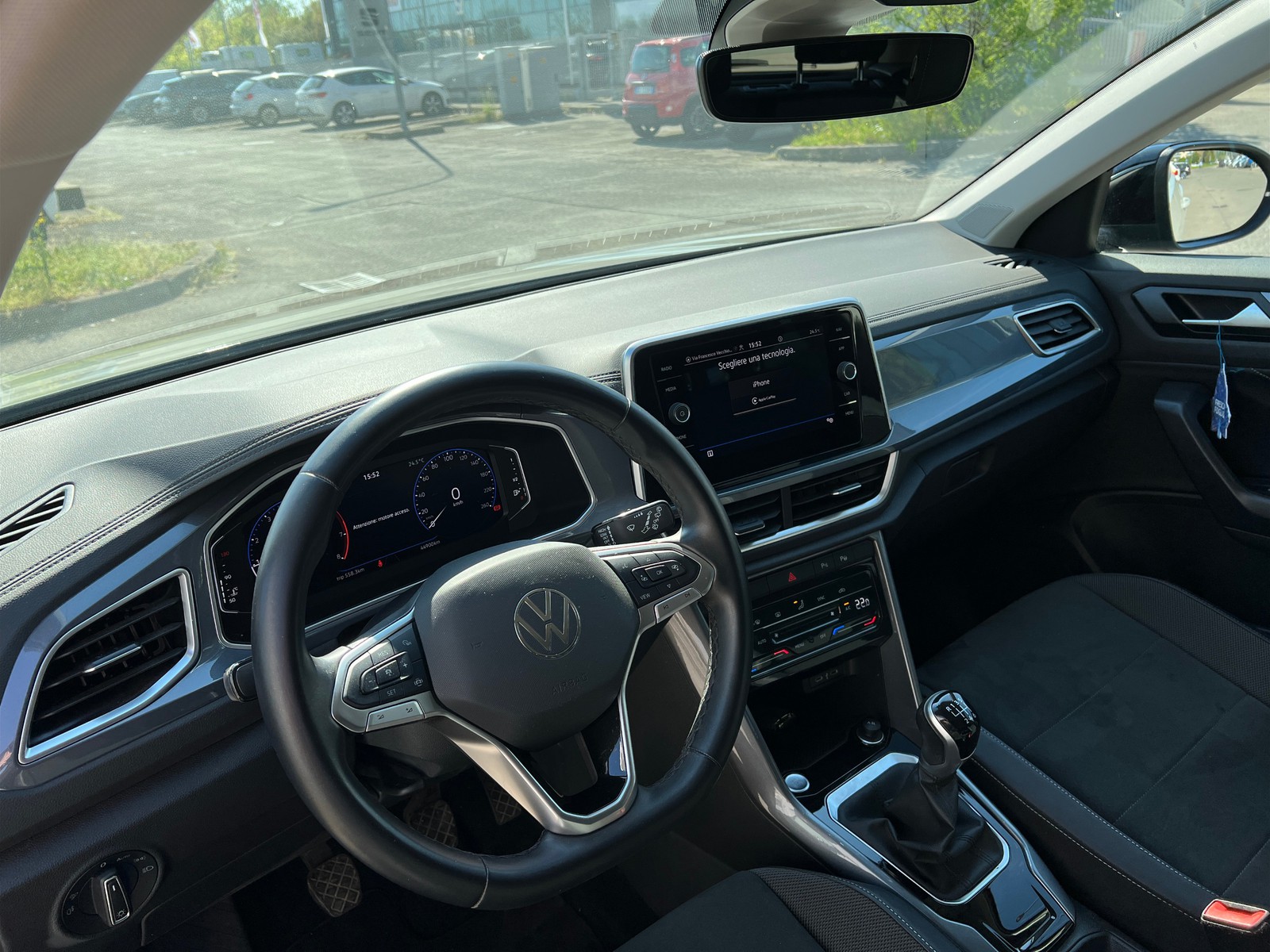 6 - Volkswagen T-Roc 1.0 tsi 110cv style
