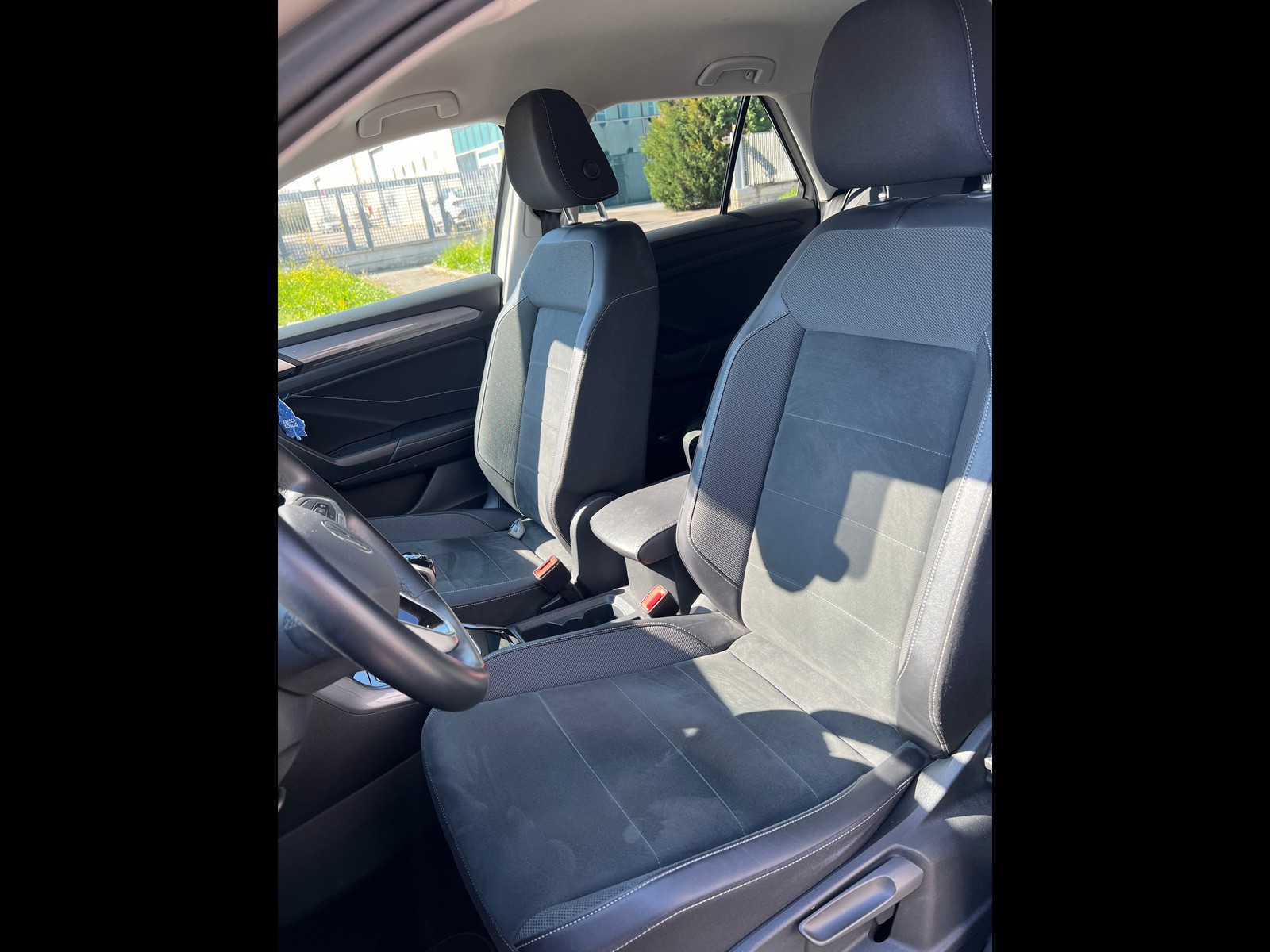8 - Volkswagen T-Roc 1.0 tsi 110cv style