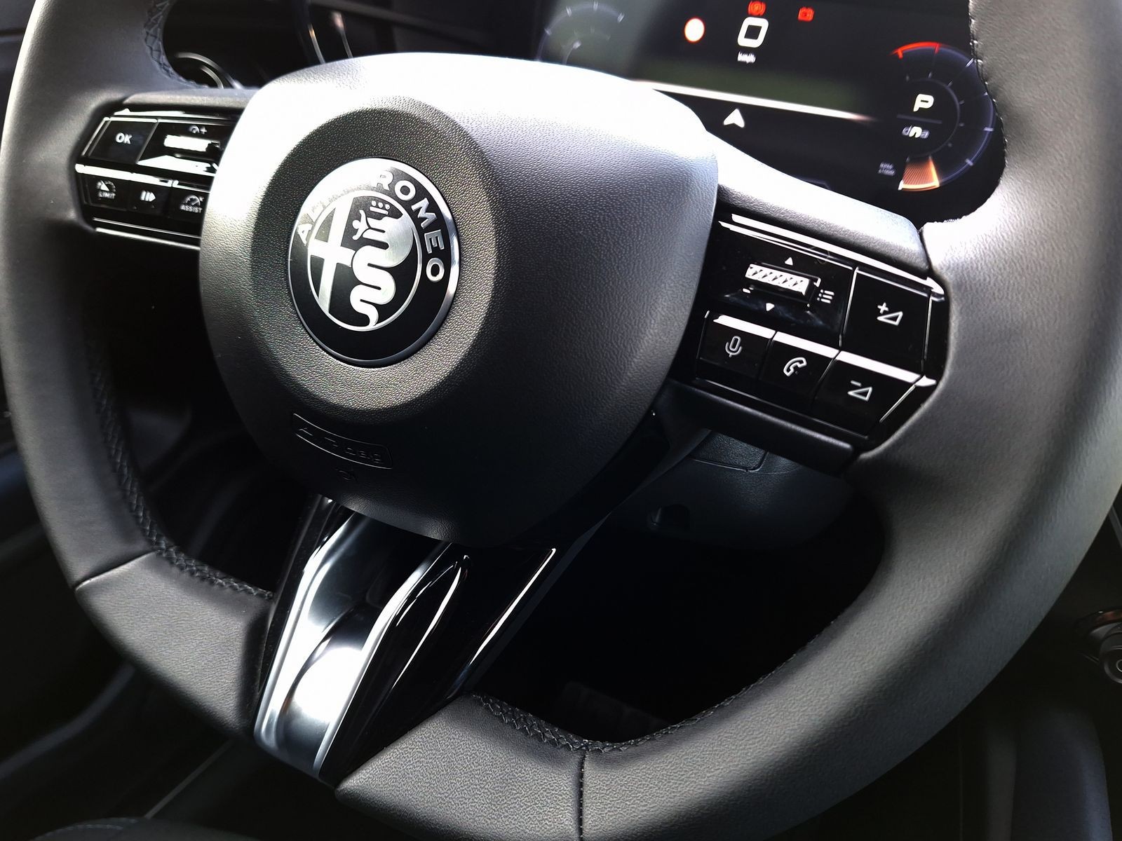 20 - Alfa Romeo Junior 1.2 hybrid 145cv ibrida edct6