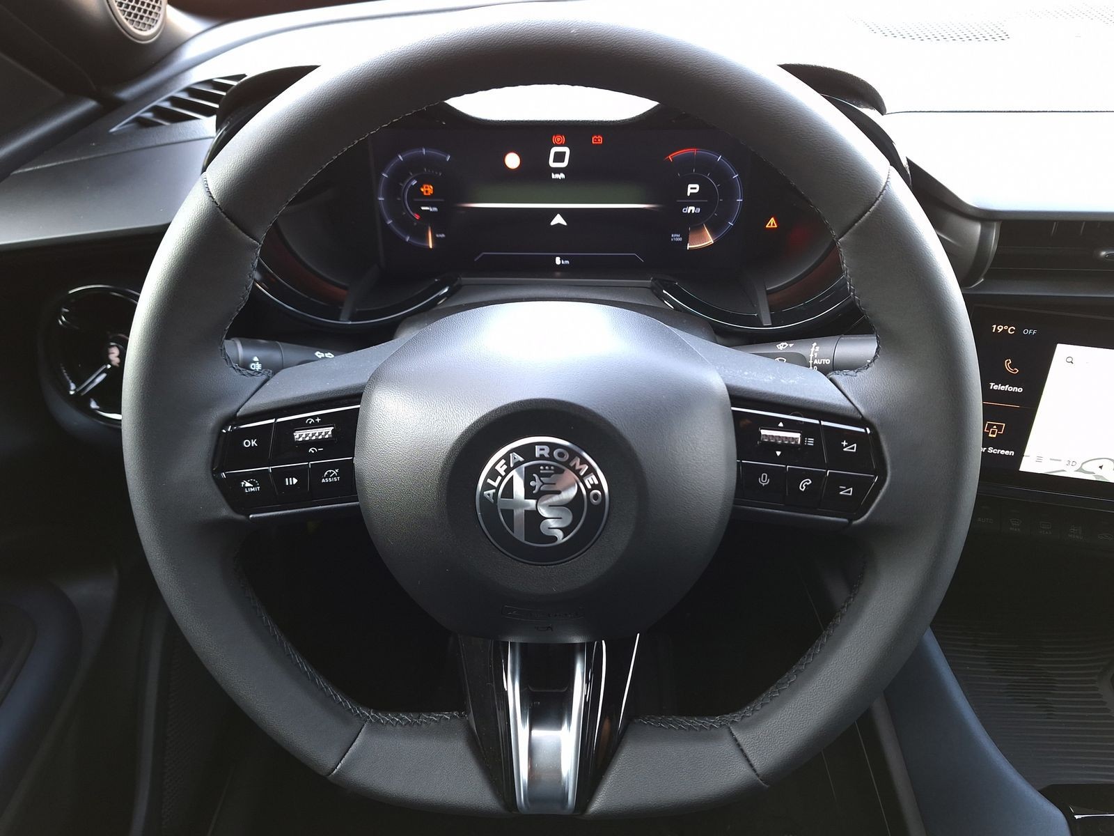 9 - Alfa Romeo Junior 1.2 hybrid 145cv ibrida edct6