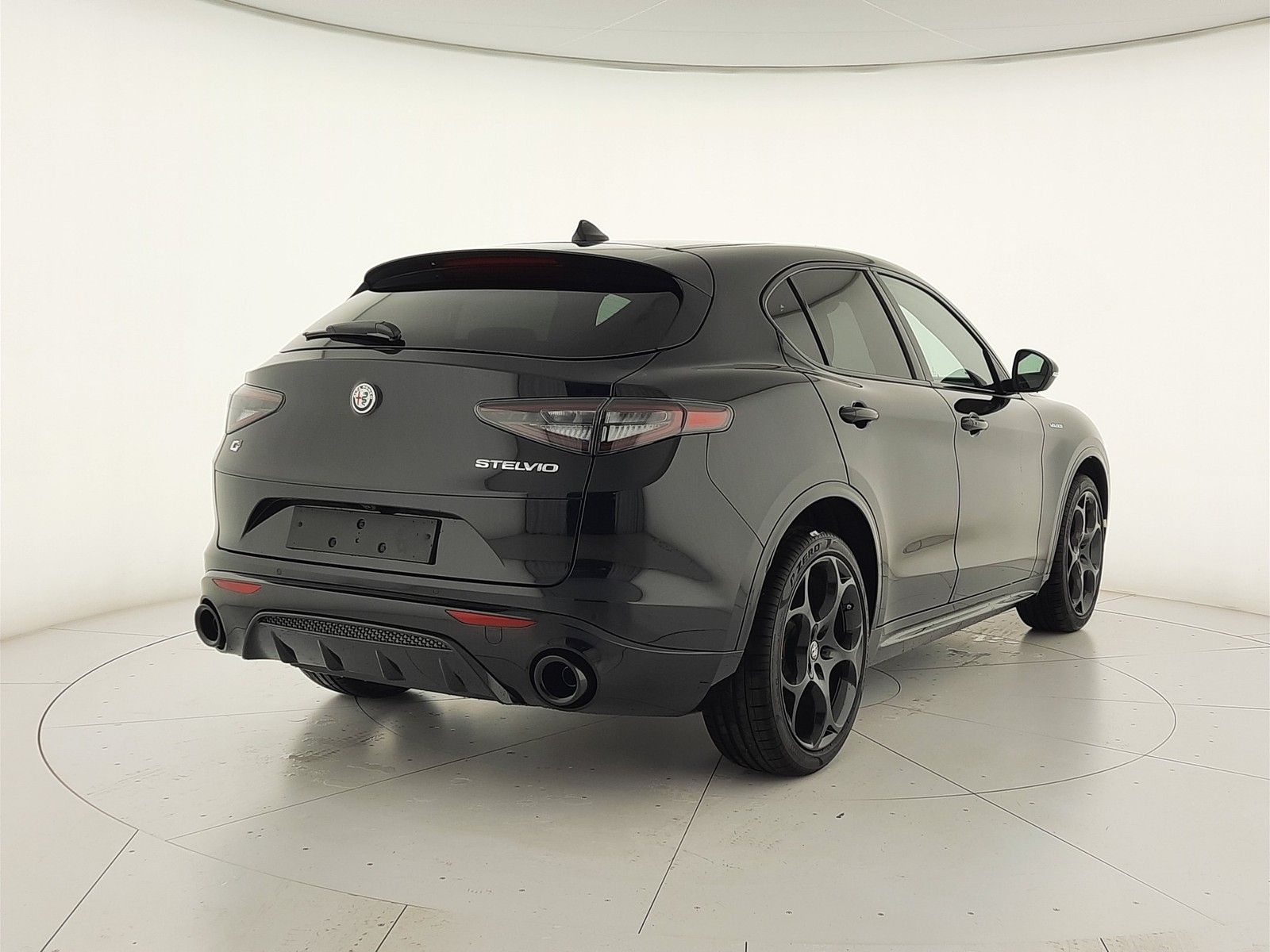 4 - Alfa Romeo Stelvio 2.2 turbo 210cv veloce q4 at8