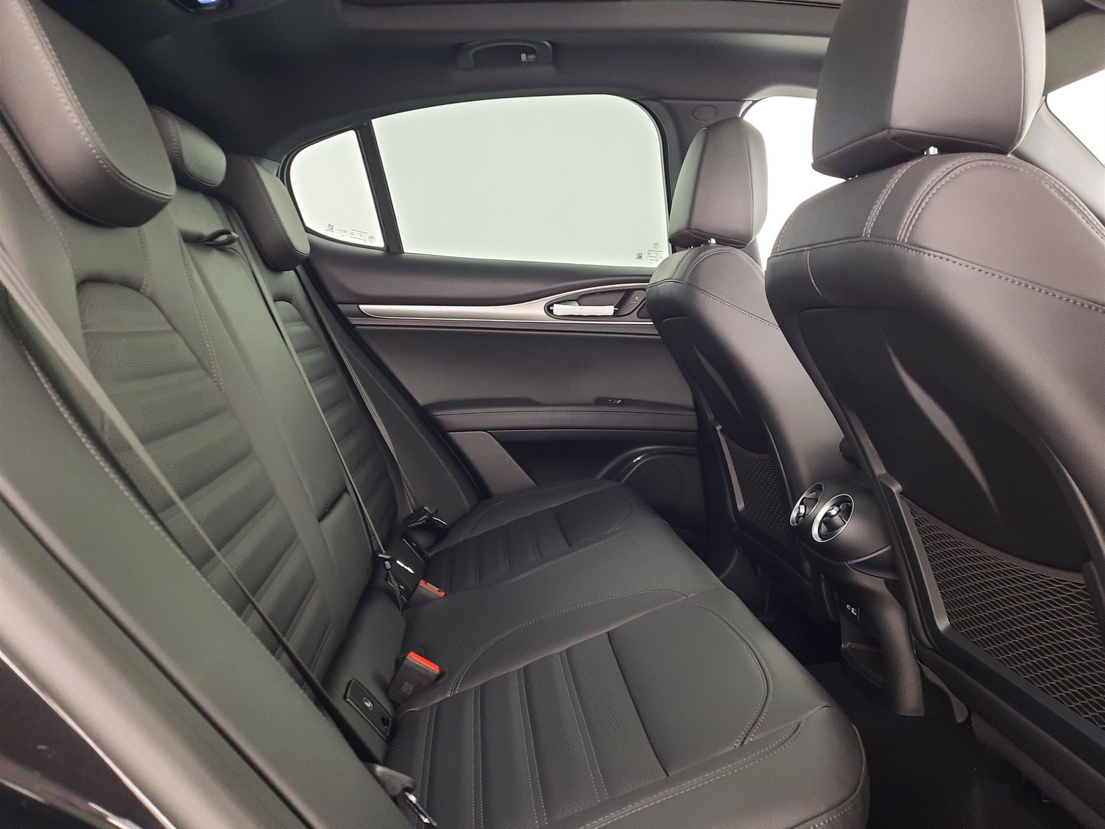 9 - Alfa Romeo Stelvio 2.2 turbo 210cv veloce q4 at8