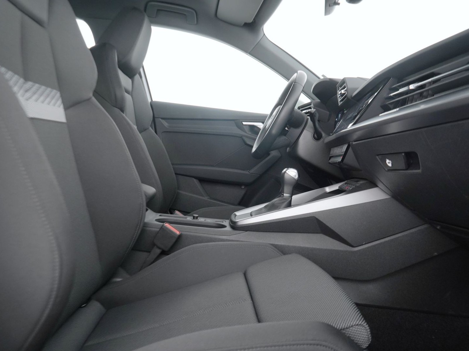 16 - Audi A3 sportback 30 1.0 tfsi business advanced