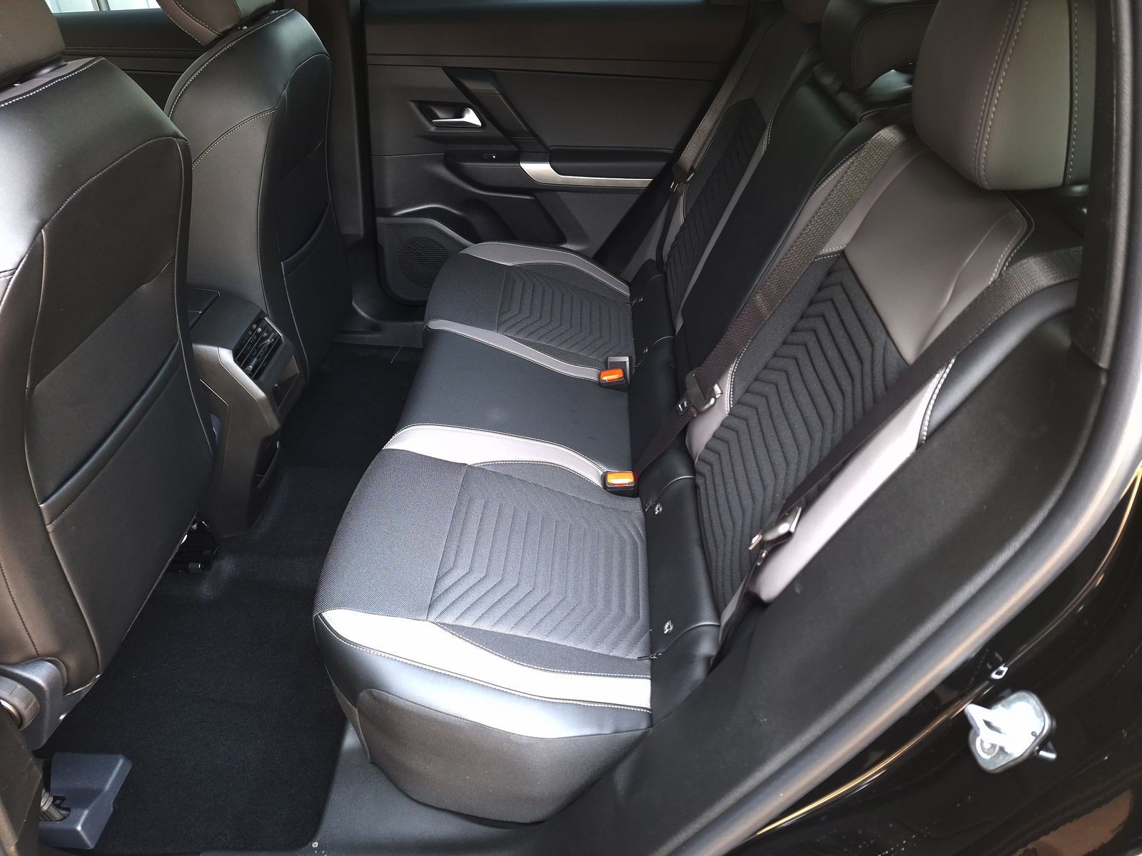 12 - Jeep Compass 1.2 turbo e-hybrid mhev 145cv first edition fwd edct6