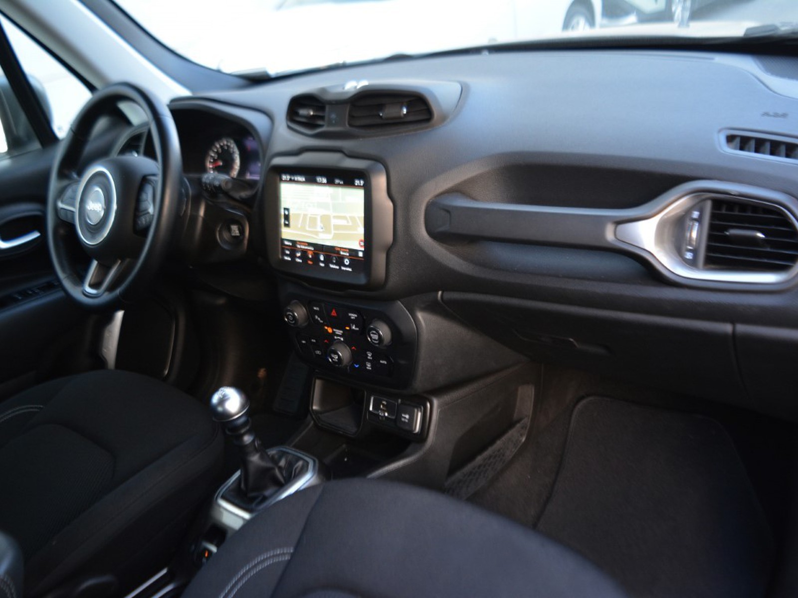 8 - Jeep Renegade 1.0 t3 limited 2wd