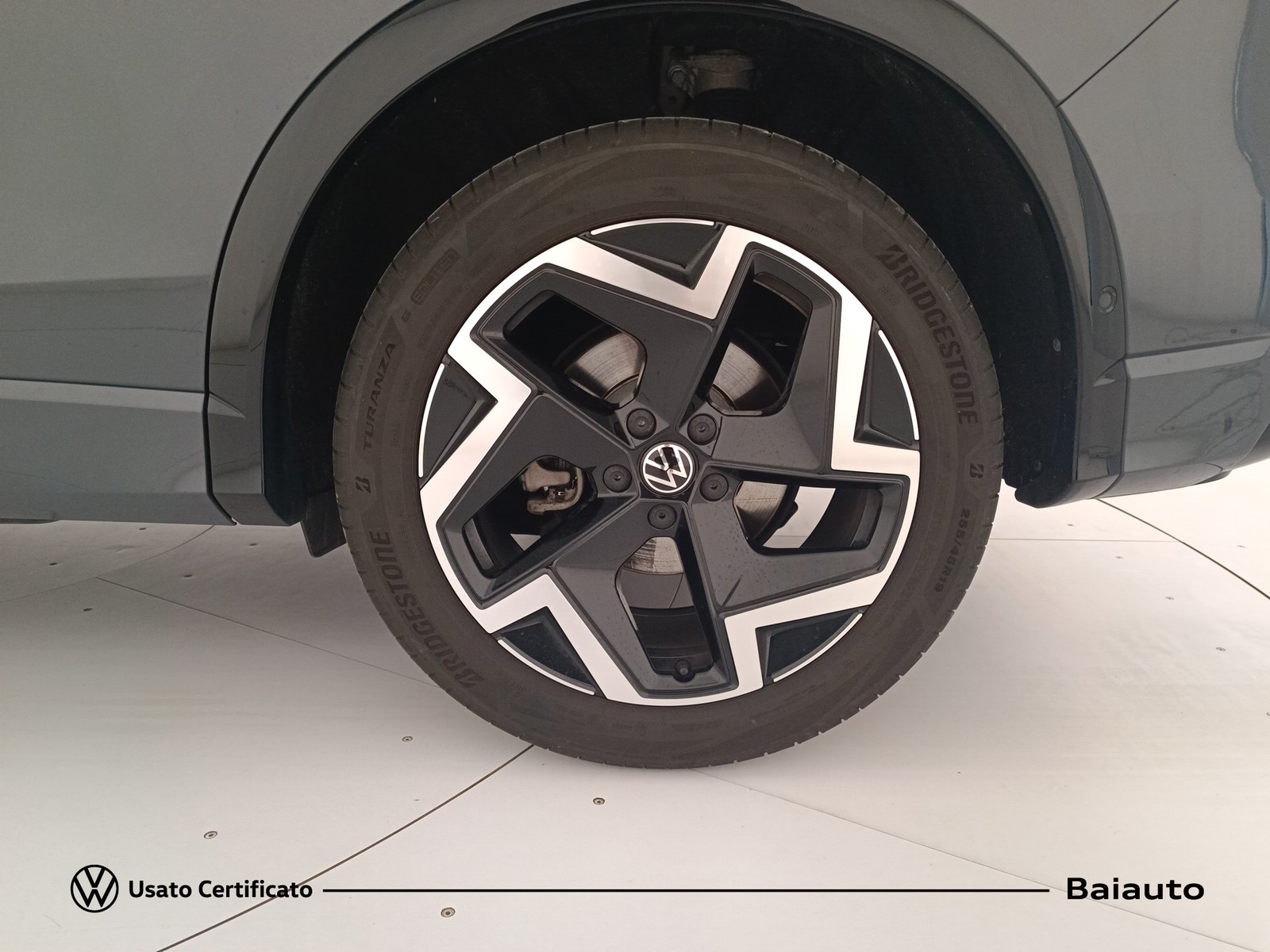 27 - Volkswagen Tiguan 2.0 tdi scr 150cv r-line dsg