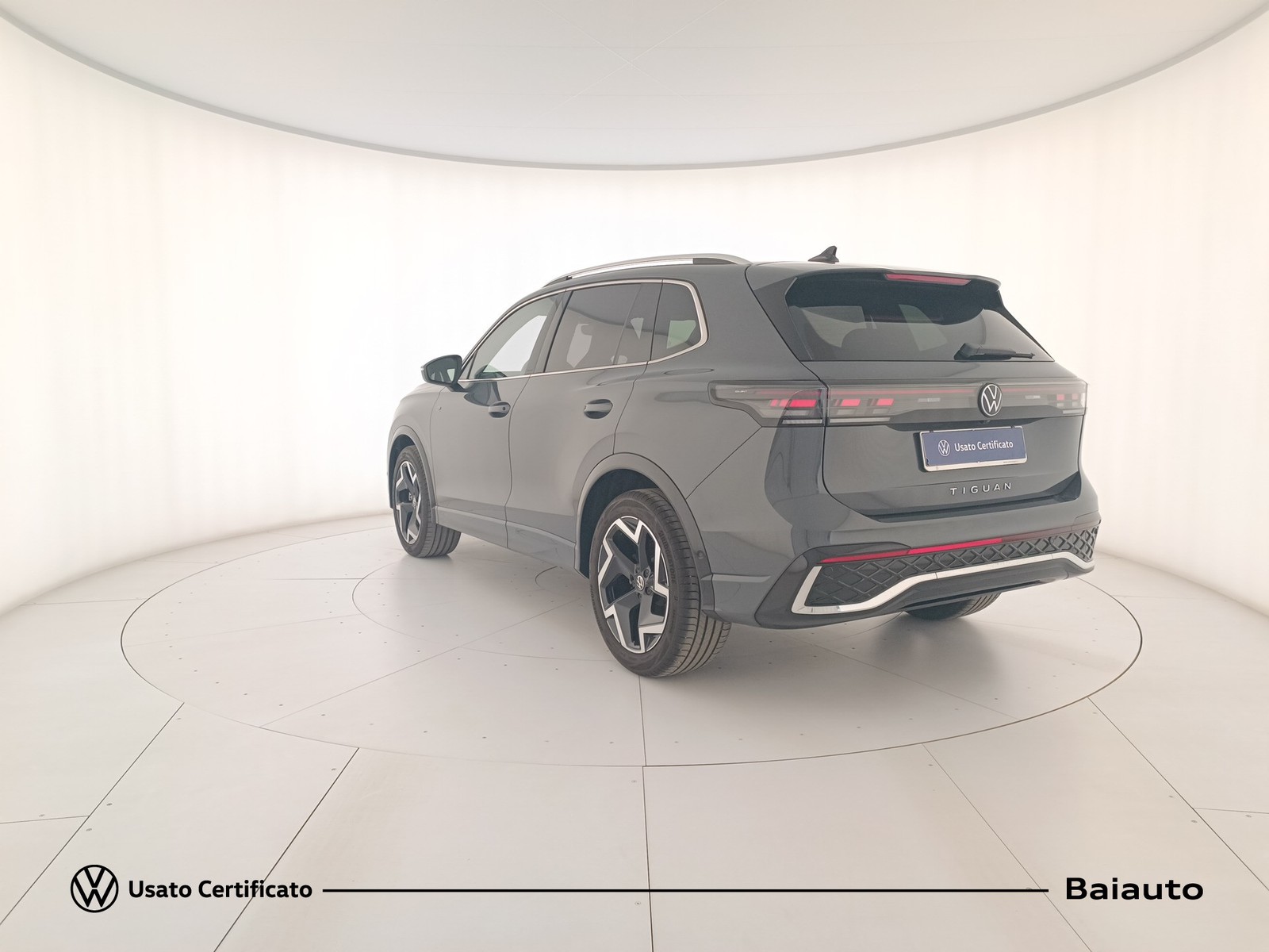 4 - Volkswagen Tiguan 2.0 tdi scr 150cv r-line dsg