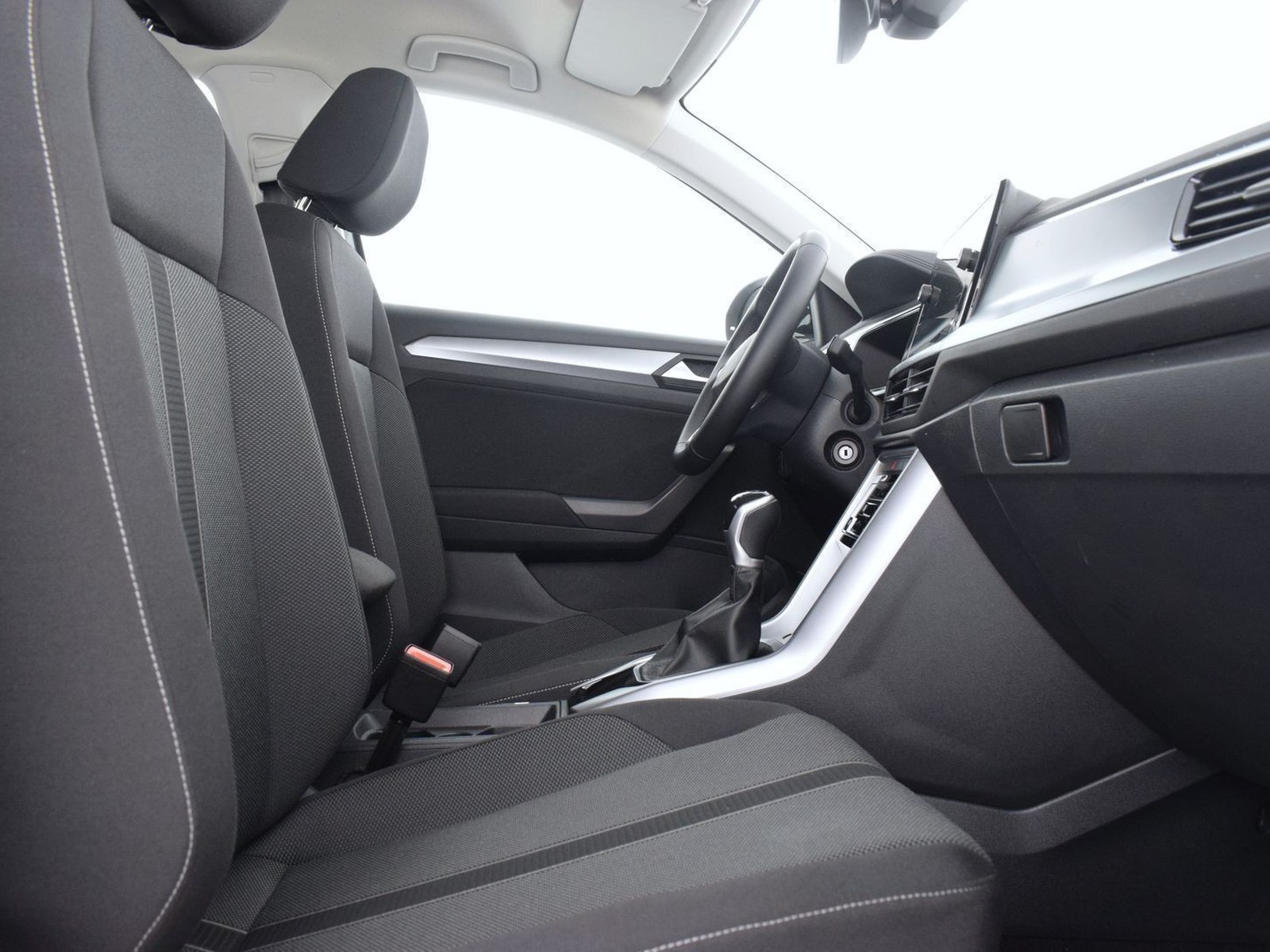 8 - Volkswagen T-Roc 2.0 tdi scr 115cv life