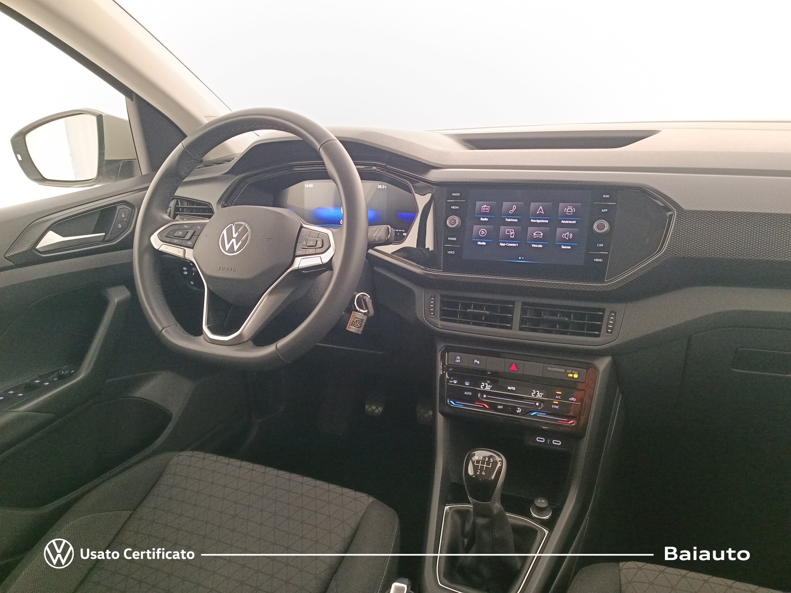 8 - Volkswagen T-Cross 1.0 tsi 95cv style