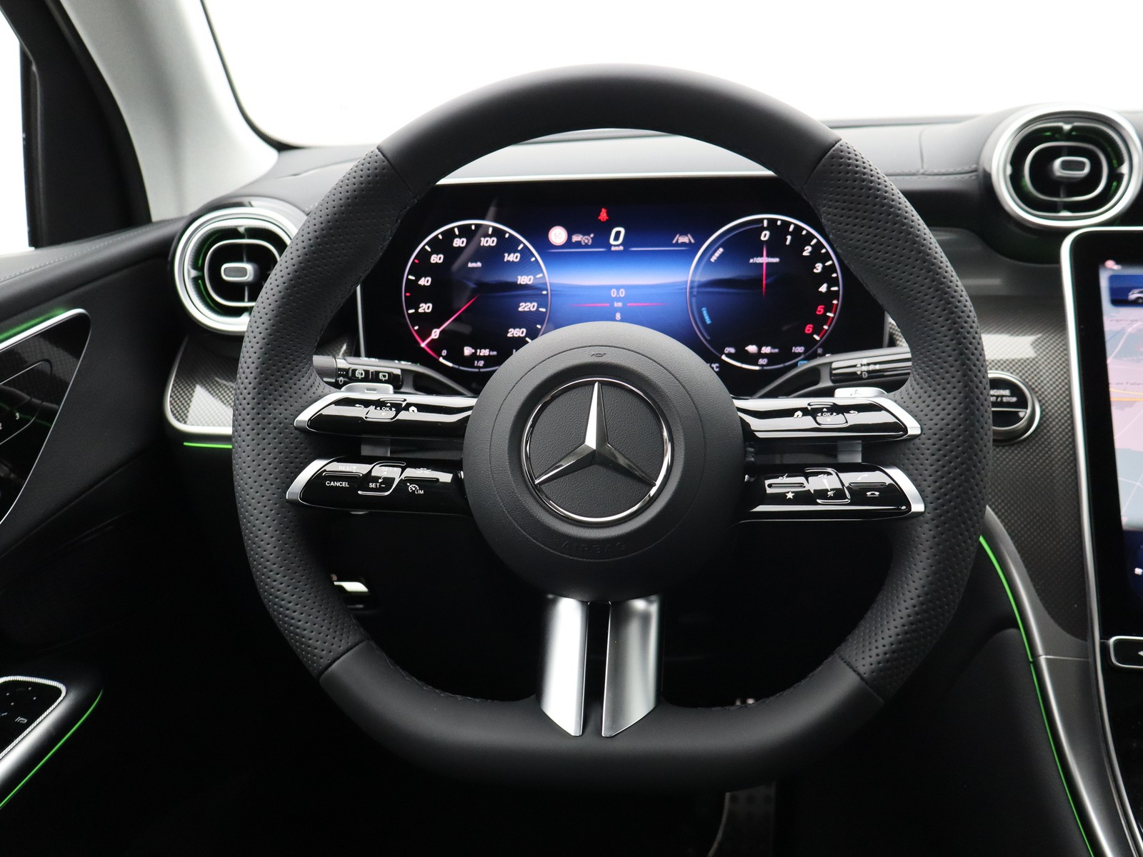 17 - Mercedes GLC suv 300 de plug in hybrid amg line advanced plus 4matic 9g-tronic