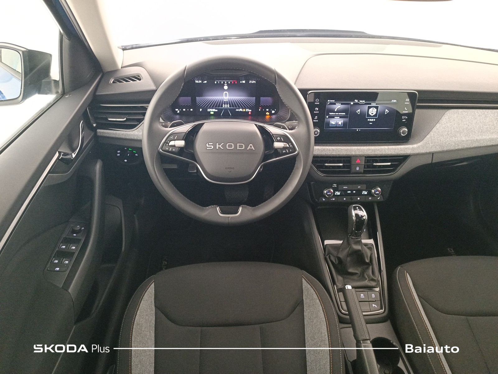 8 - Skoda Kamiq 1.0 tsi 115cv black dots dsg