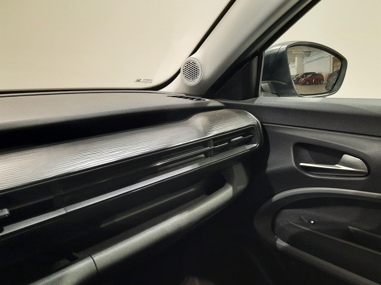 17 - Jeep Avenger 1.2 turbo 100cv longitude fwd