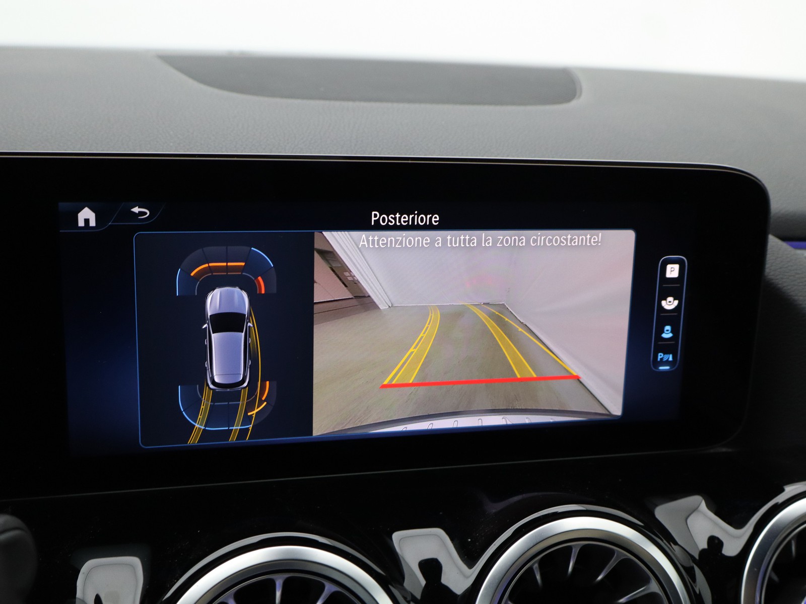 11 - Mercedes GLA 180 d progressive advanced plus 8g-dct