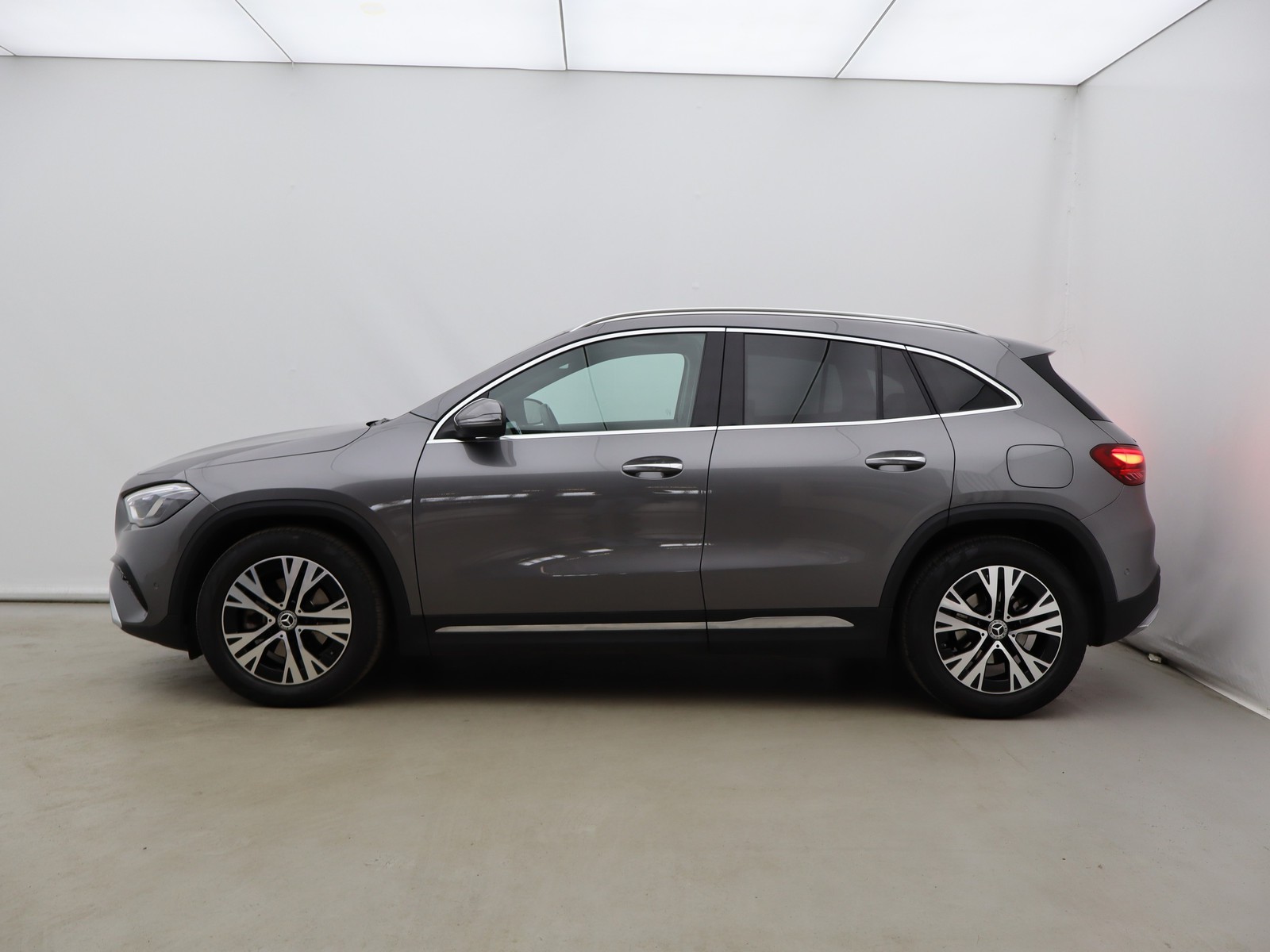 3 - Mercedes GLA 180 d progressive advanced plus 8g-dct