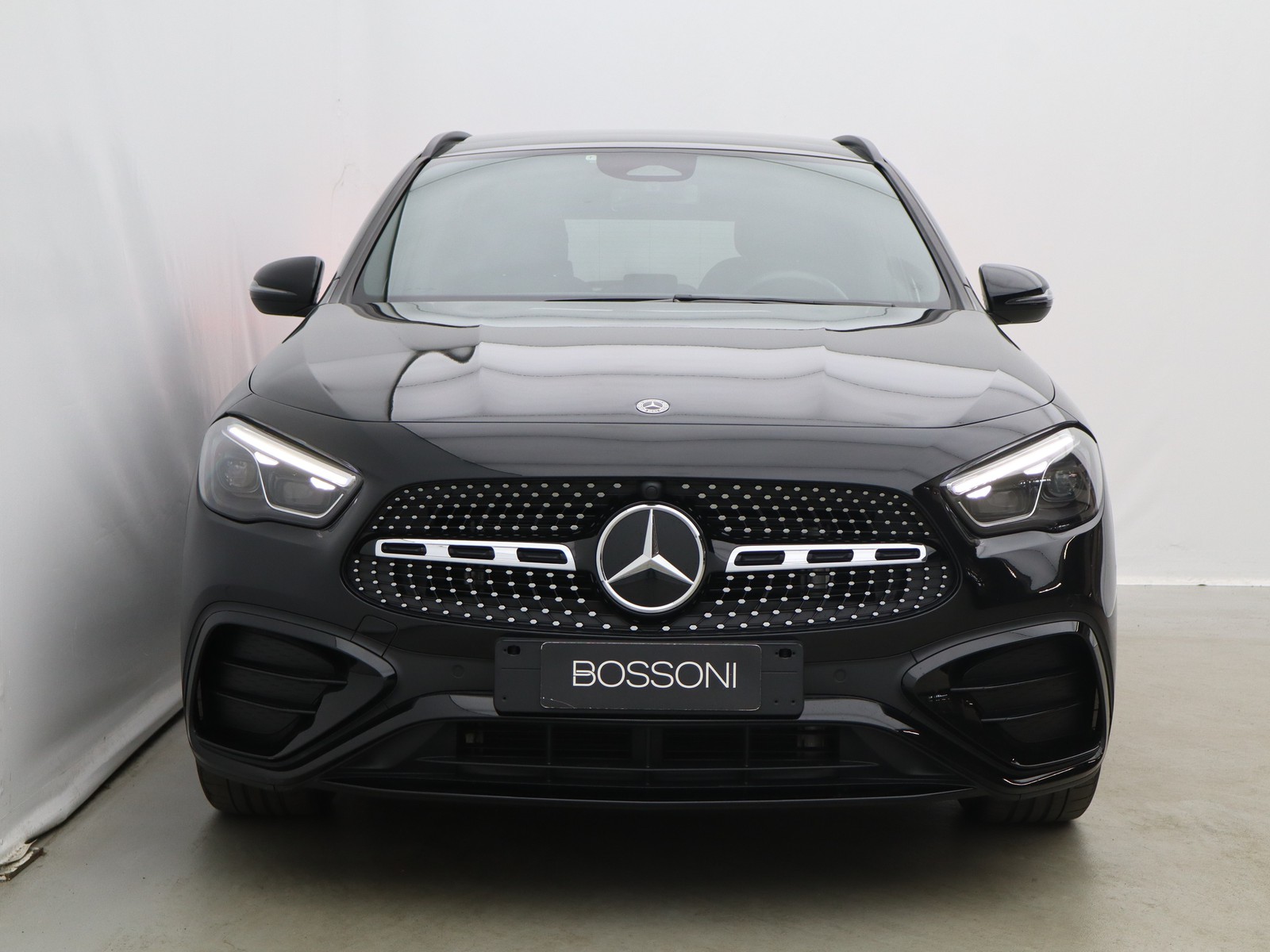 2 - Mercedes GLA 250 amg line premium plus 4matic 8g-dct