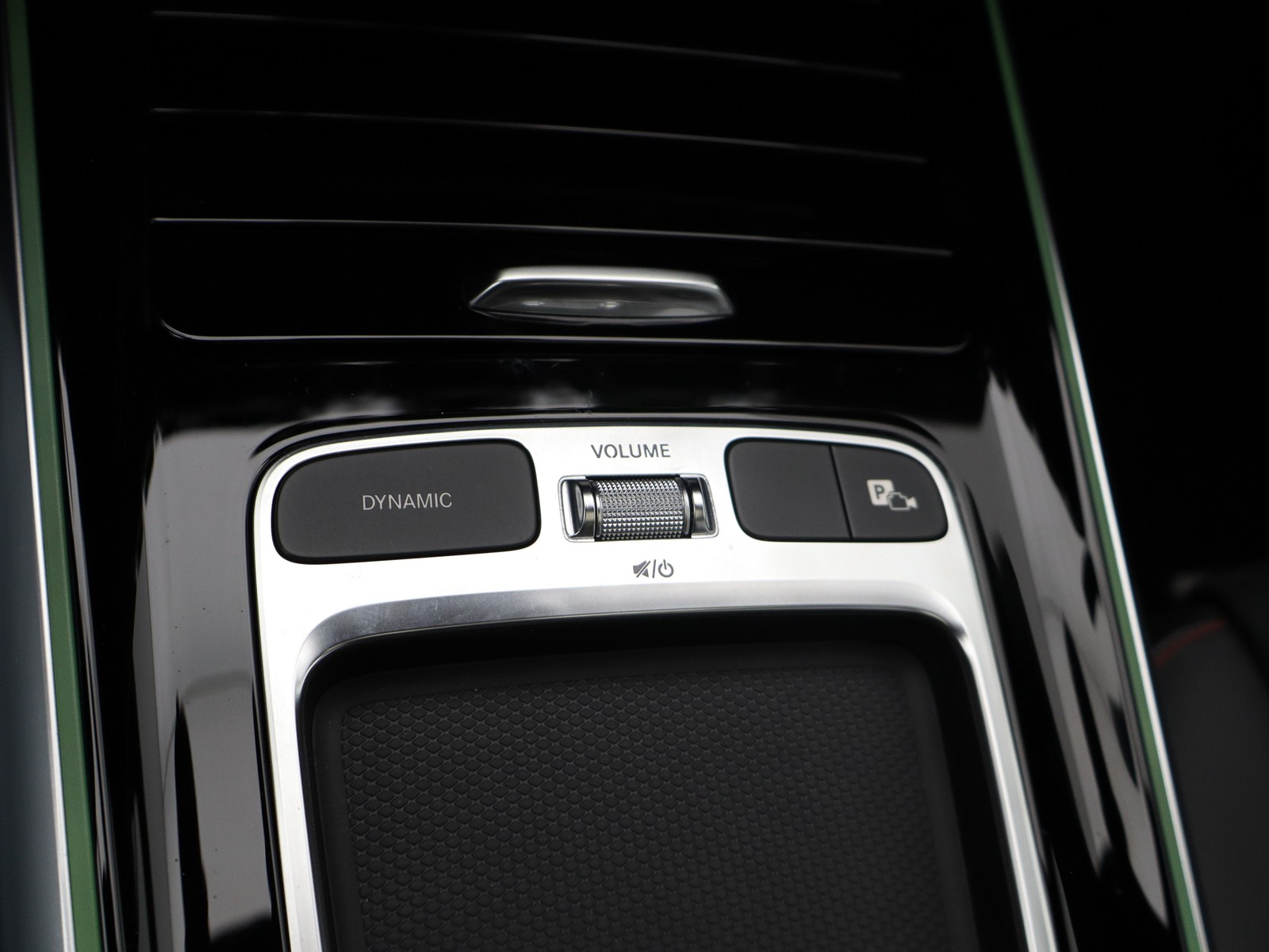 14 - Mercedes GLA 250 amg line premium plus 4matic 8g-dct