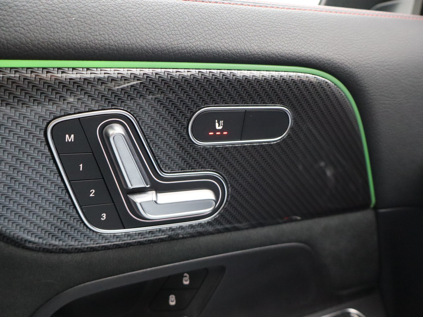 15 - Mercedes GLA 250 amg line premium plus 4matic 8g-dct