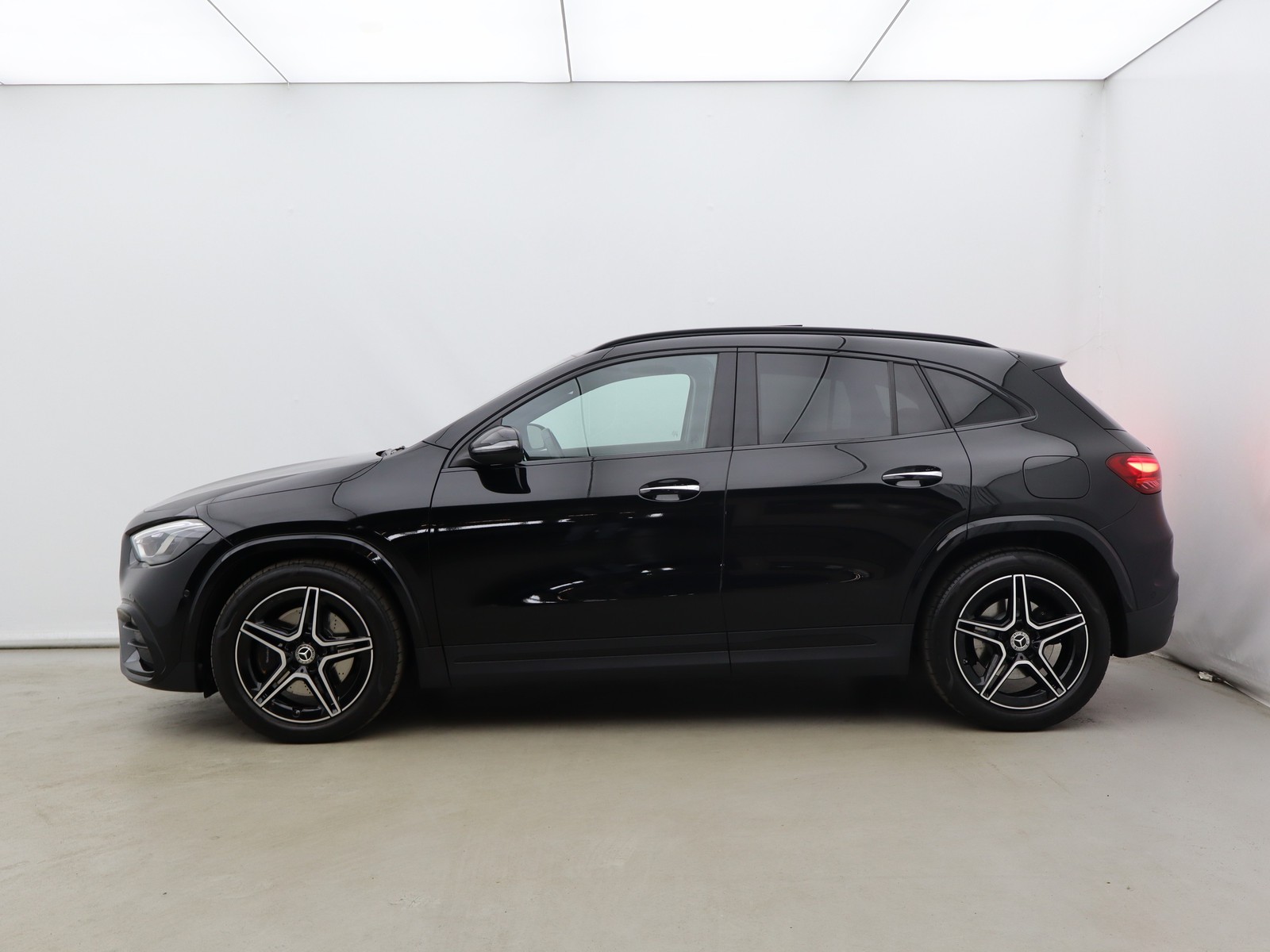 3 - Mercedes GLA 250 amg line premium plus 4matic 8g-dct