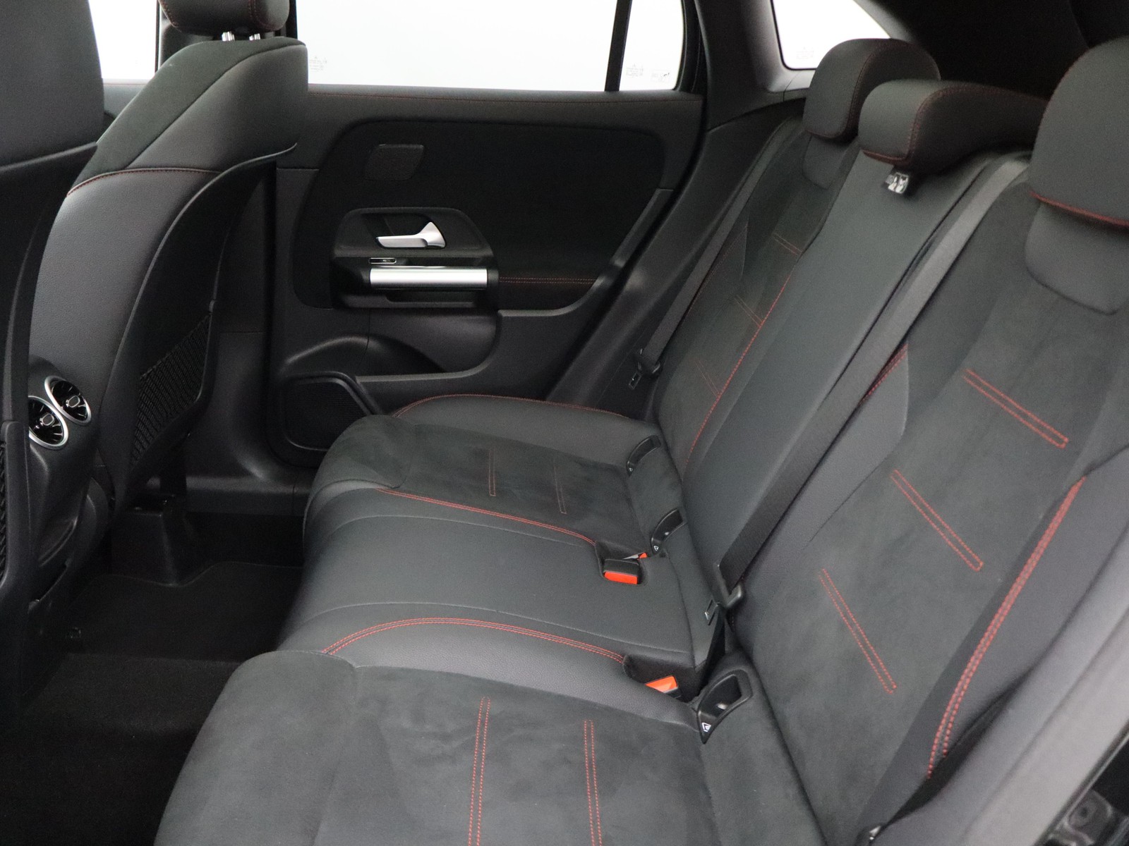 8 - Mercedes GLA 250 amg line premium plus 4matic 8g-dct