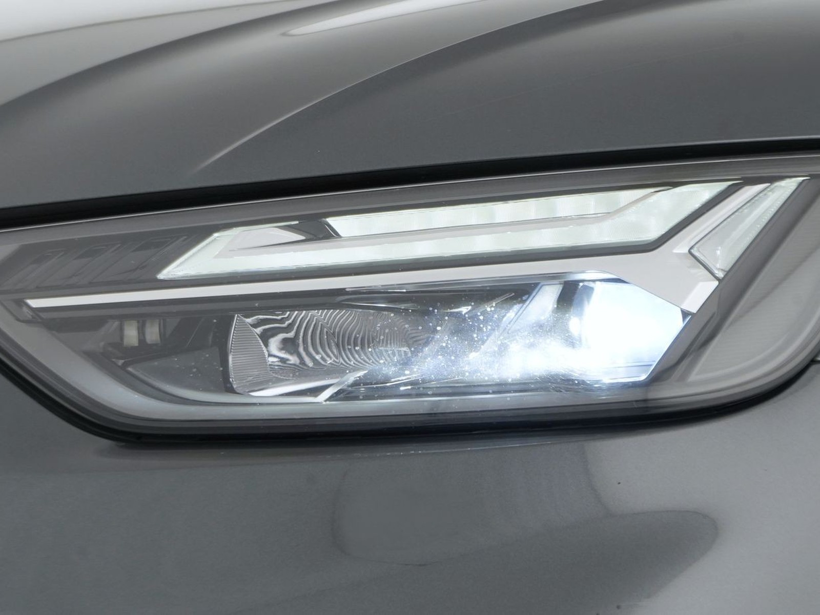6 - Audi Q5 40 2.0 tdi mhev 12v s line quattro s tronic