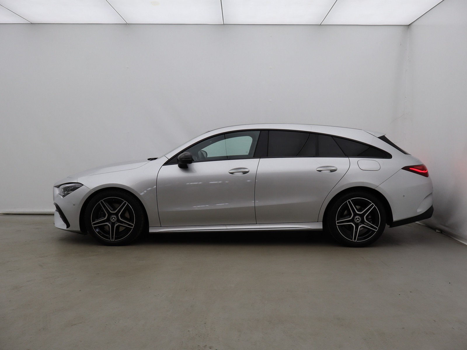 3 - Mercedes CLA shooting brake 200 d amg line premium 8g-dct