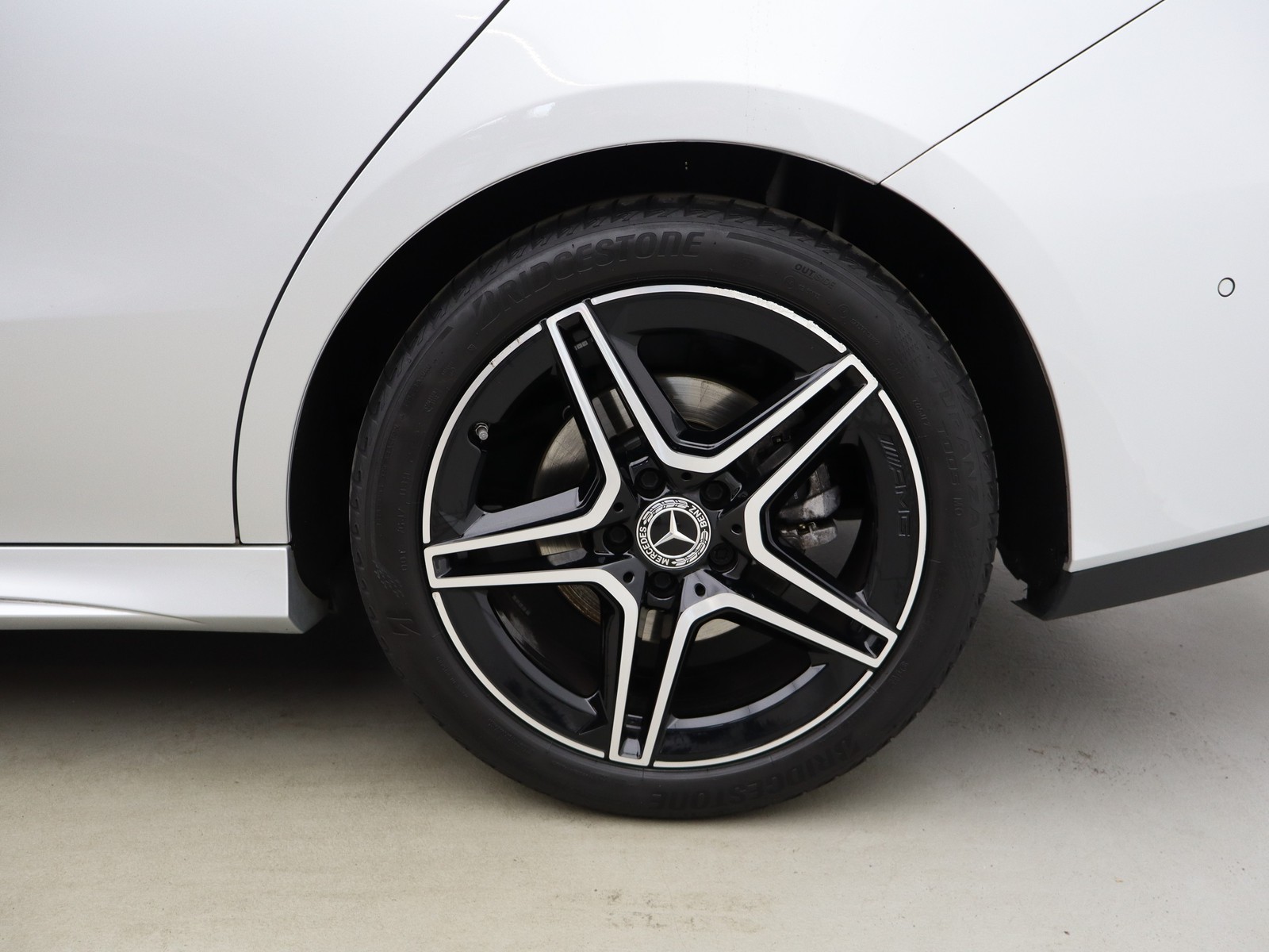 4 - Mercedes CLA shooting brake 200 d amg line premium 8g-dct