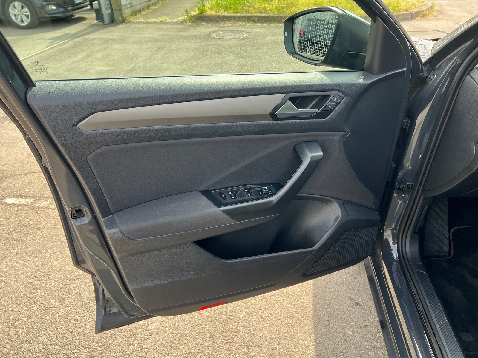 9 - Volkswagen T-Roc 1.5 tsi act style dsg