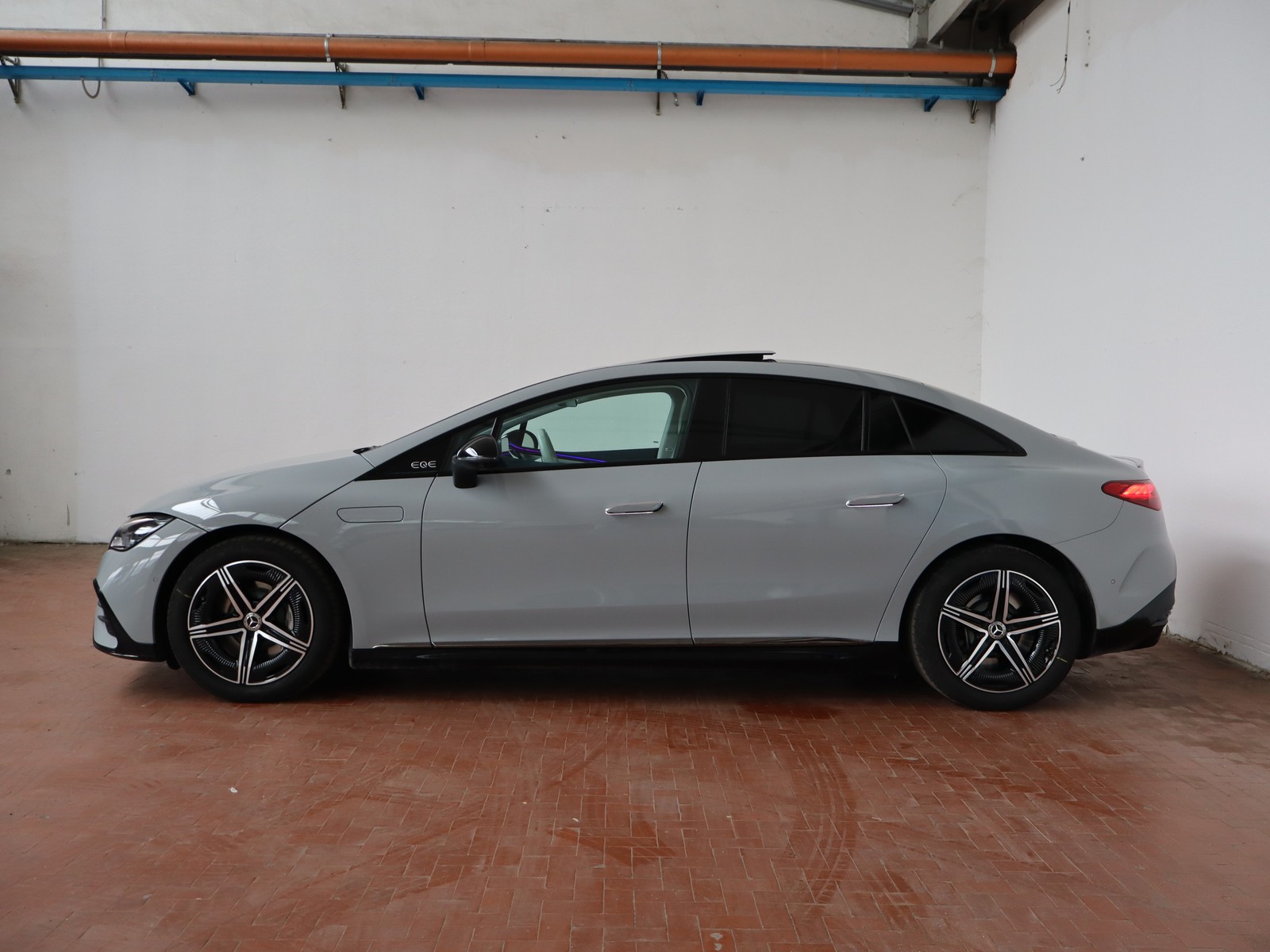 3 - Mercedes EQE 350 premium plus 4matic