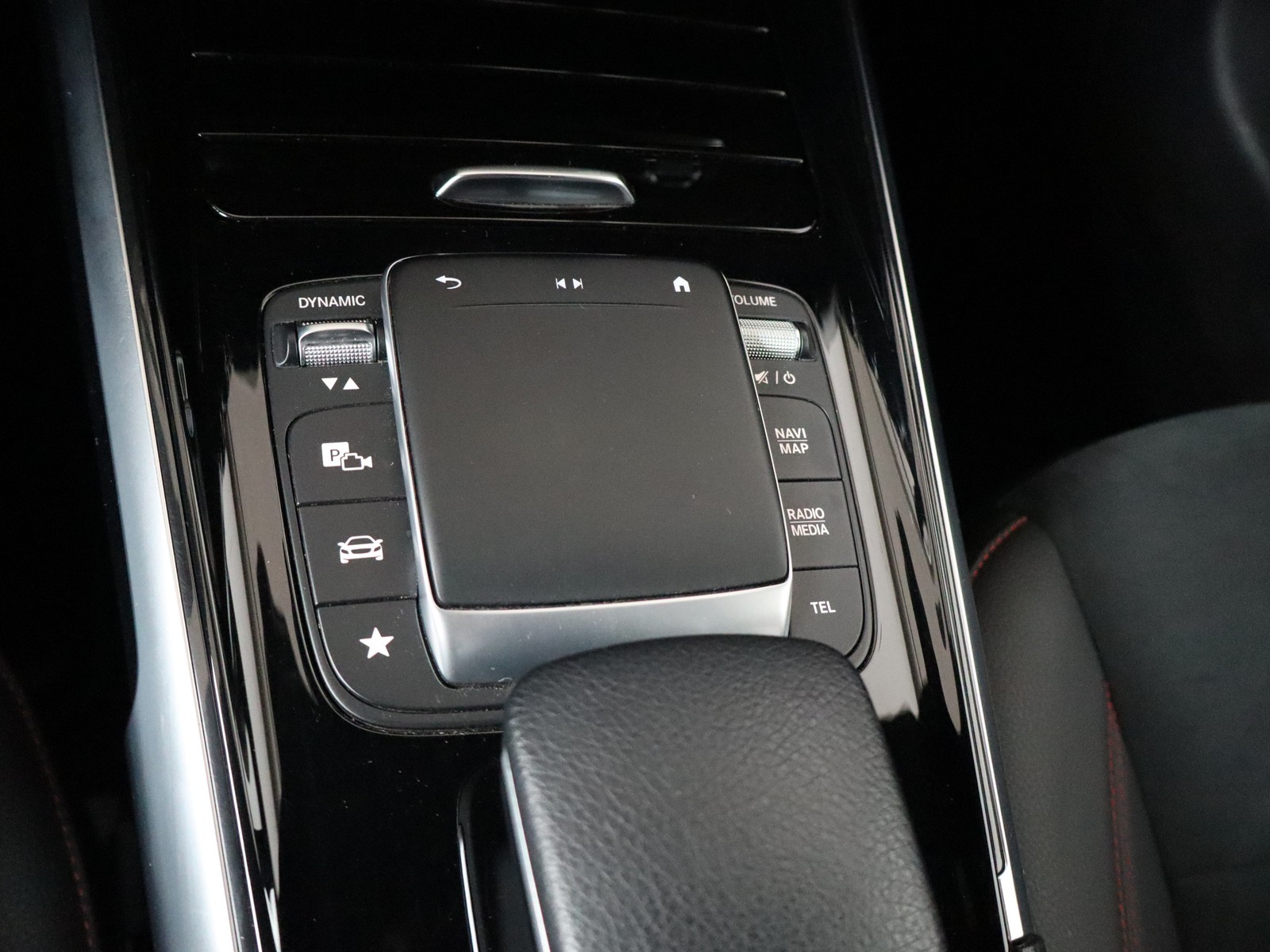 14 - Mercedes GLB 200 d premium 8g-dct