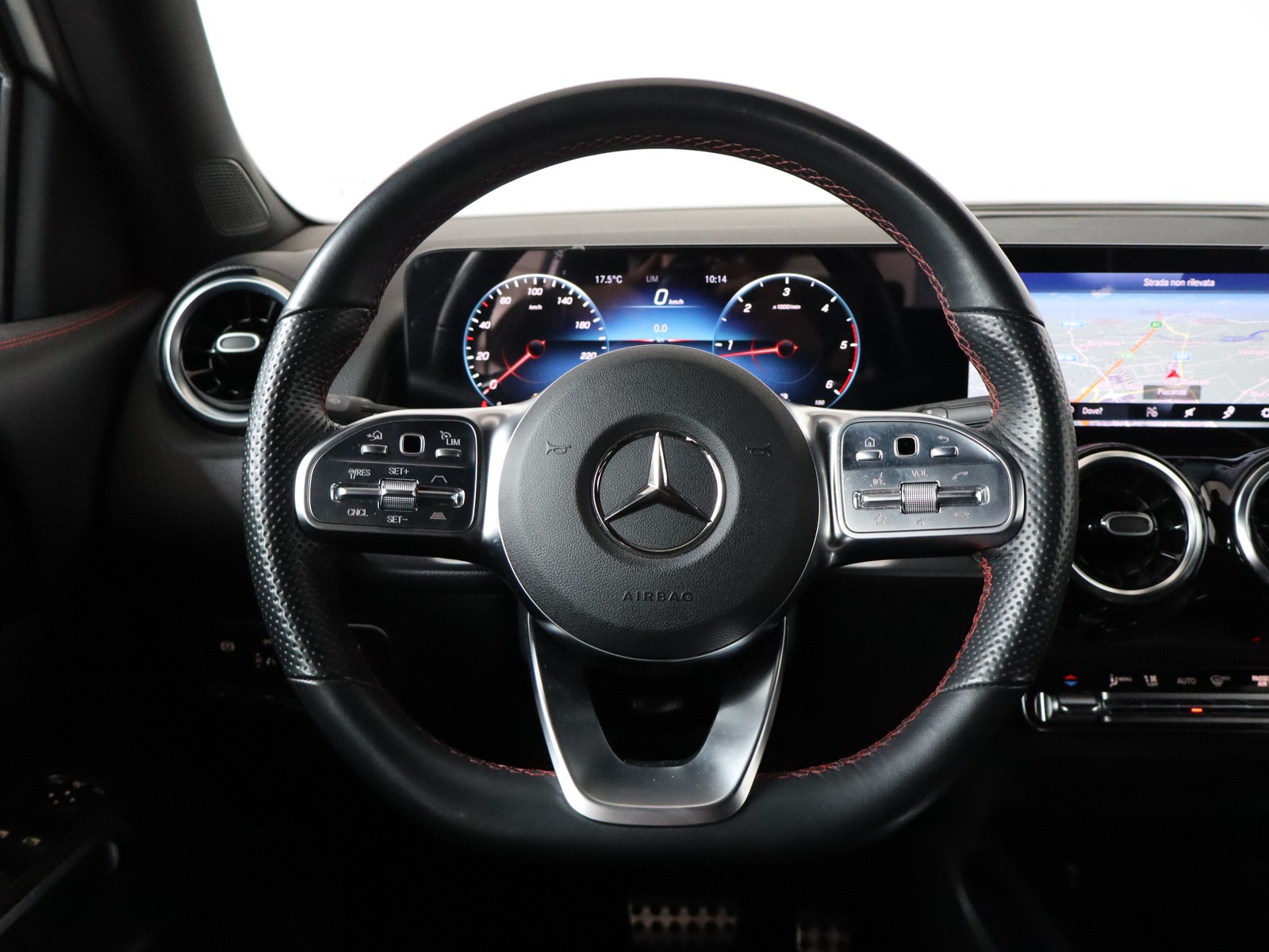 16 - Mercedes GLB 200 d premium 8g-dct