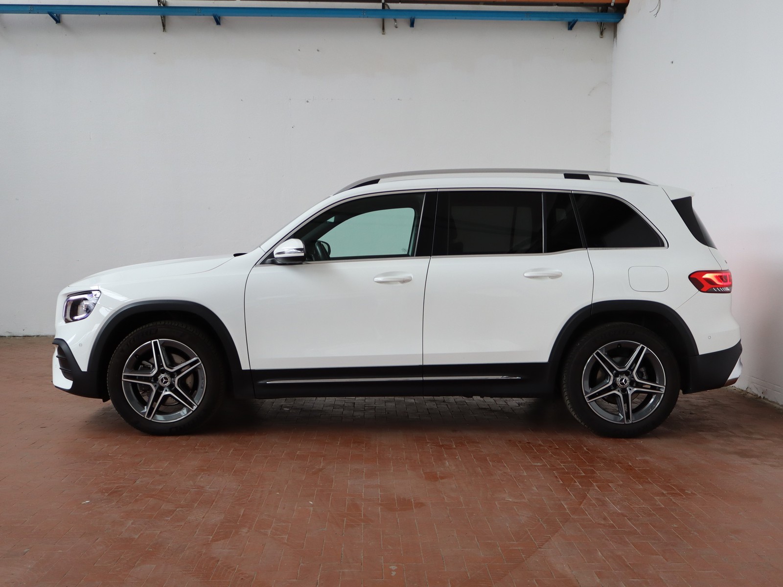 3 - Mercedes GLB 200 d premium 8g-dct