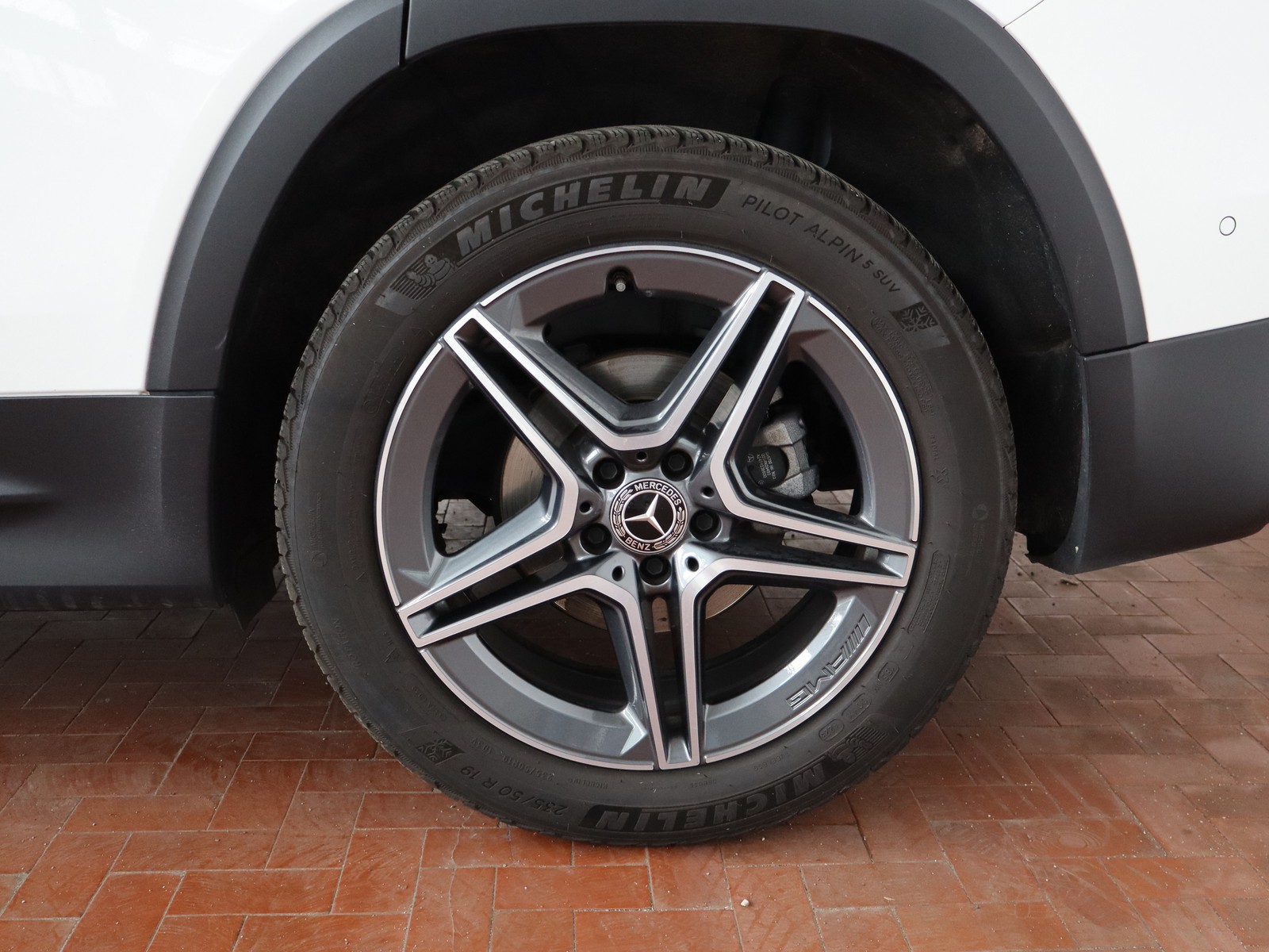 4 - Mercedes GLB 200 d premium 8g-dct
