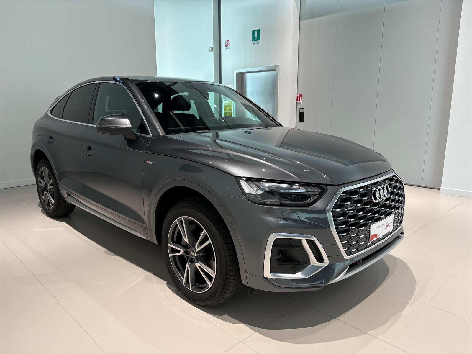 2 - Audi Q5 sportback 40 2.0 tdi mhev 12v s line quattro s tronic