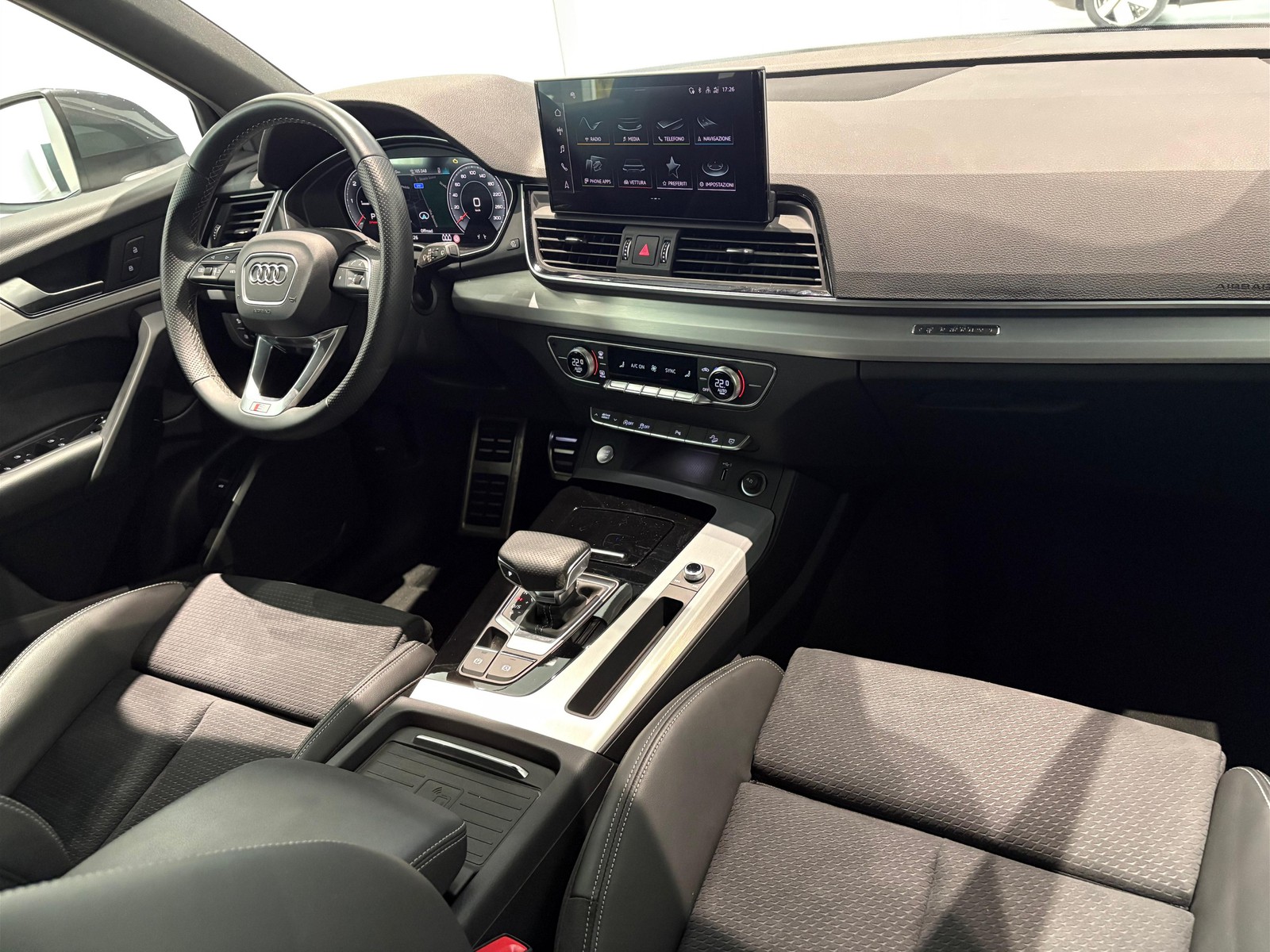 12 - Audi Q5 sportback 40 2.0 tdi mhev 12v s line quattro s tronic