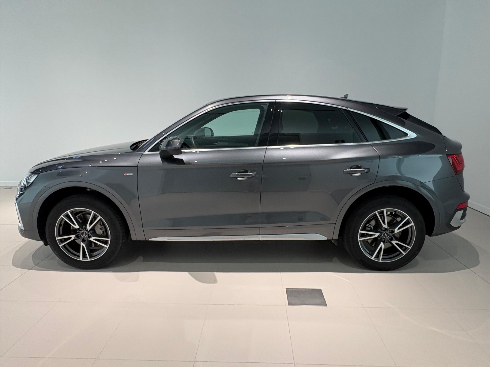 3 - Audi Q5 sportback 40 2.0 tdi mhev 12v s line quattro s tronic