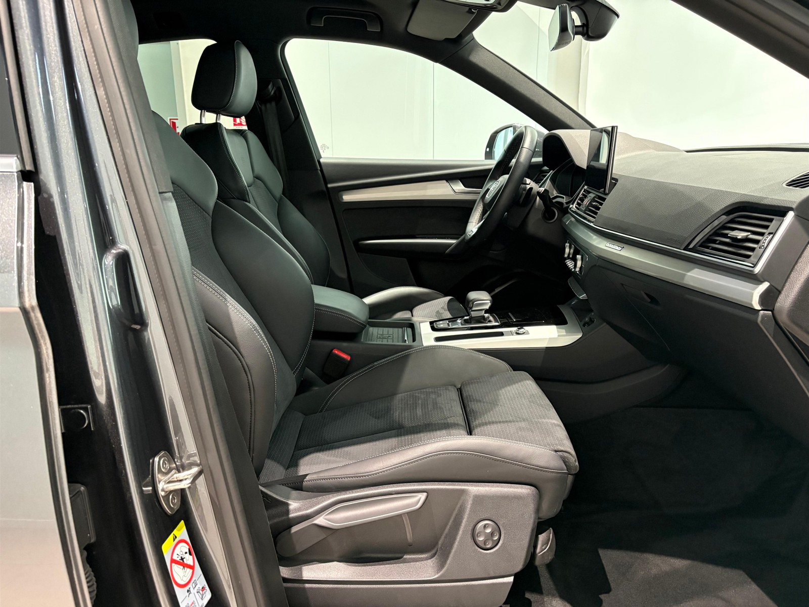 6 - Audi Q5 sportback 40 2.0 tdi mhev 12v s line quattro s tronic