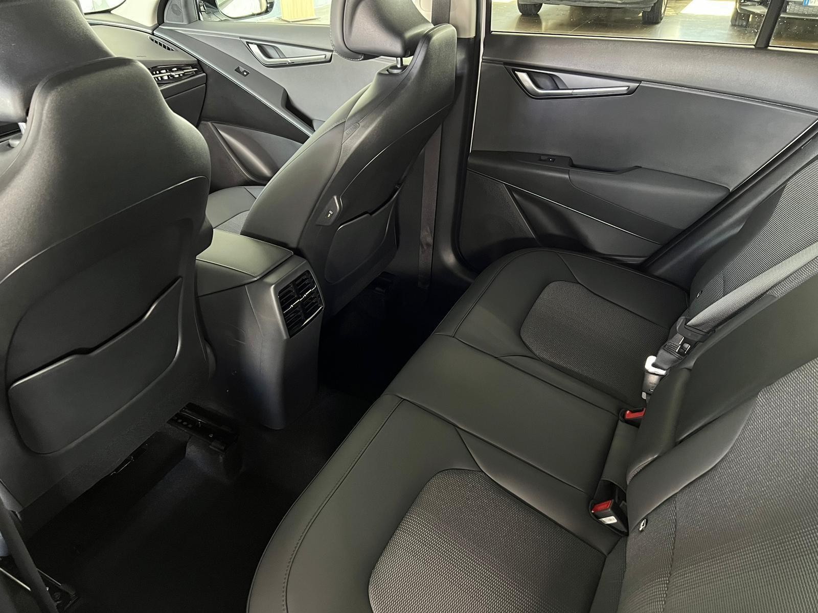 8 - Kia Niro 1.6 gdi hev tri-fuel 126cv style dct6
