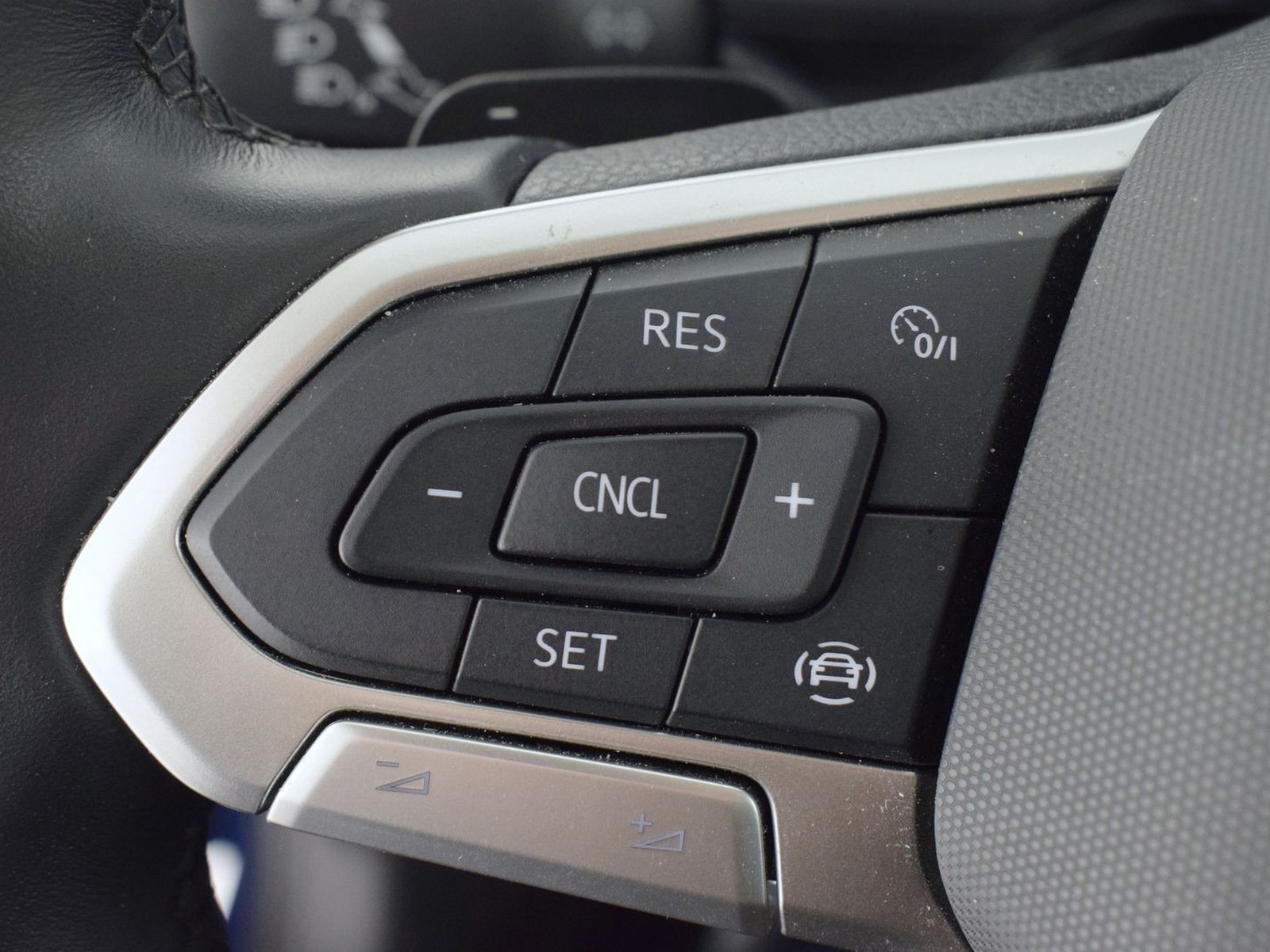 24 - Volkswagen Polo 1.0 tsi 95cv life dsg