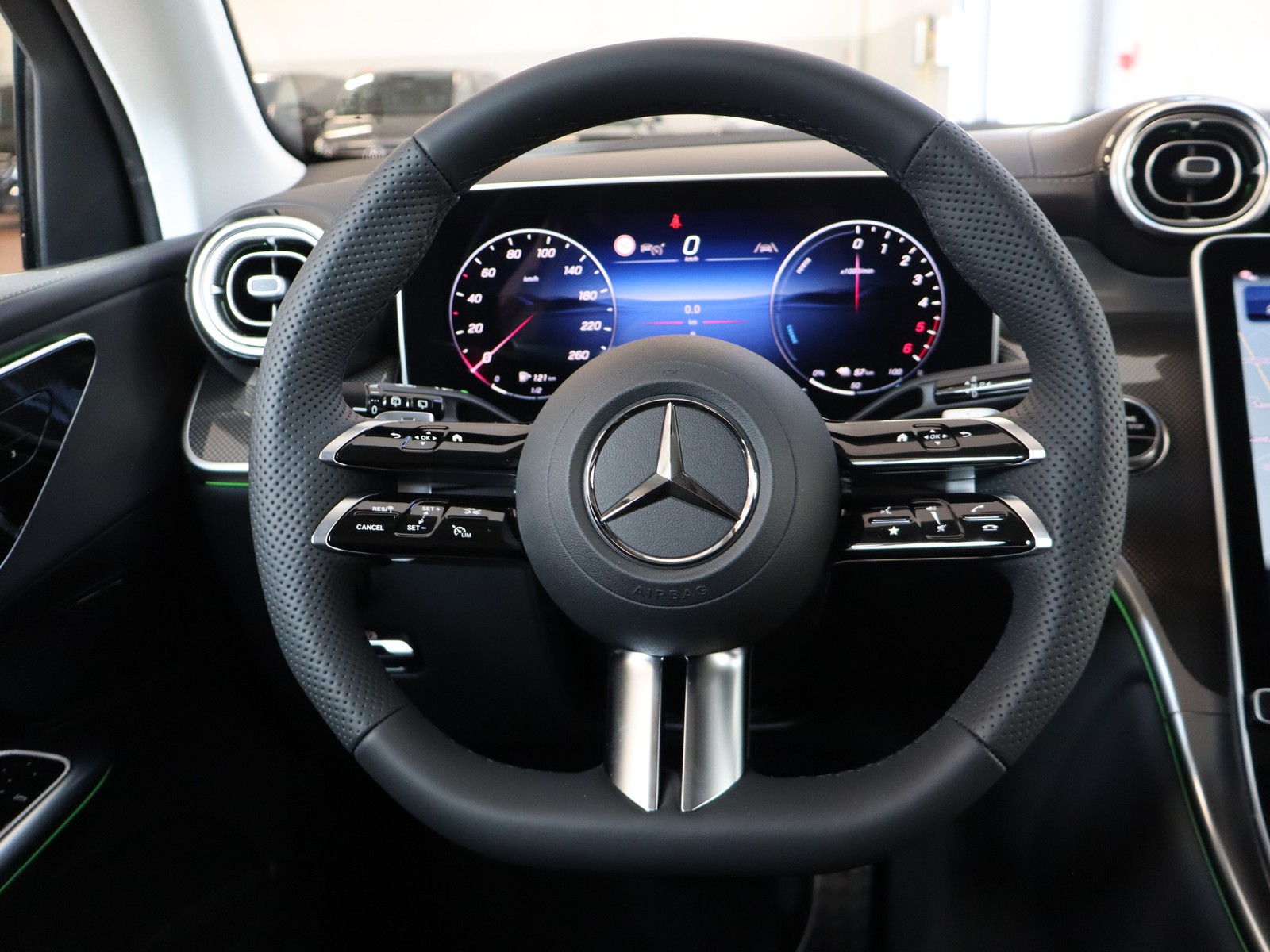 17 - Mercedes GLC suv 300 de plug in hybrid amg line premium tech 4matic 9g-tronic