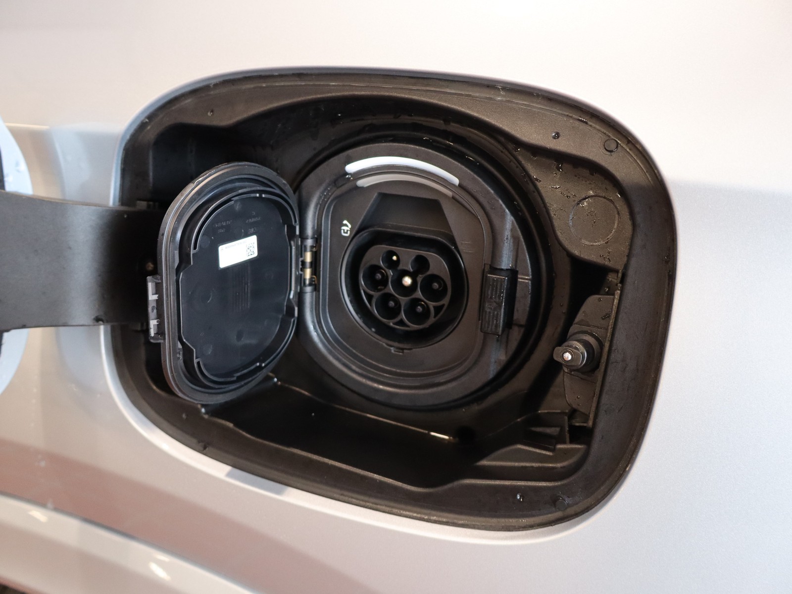 18 - Mercedes GLC suv 300 de plug in hybrid amg line premium tech 4matic 9g-tronic