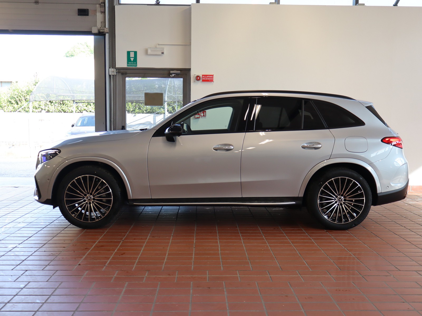 3 - Mercedes GLC suv 300 de plug in hybrid amg line premium tech 4matic 9g-tronic