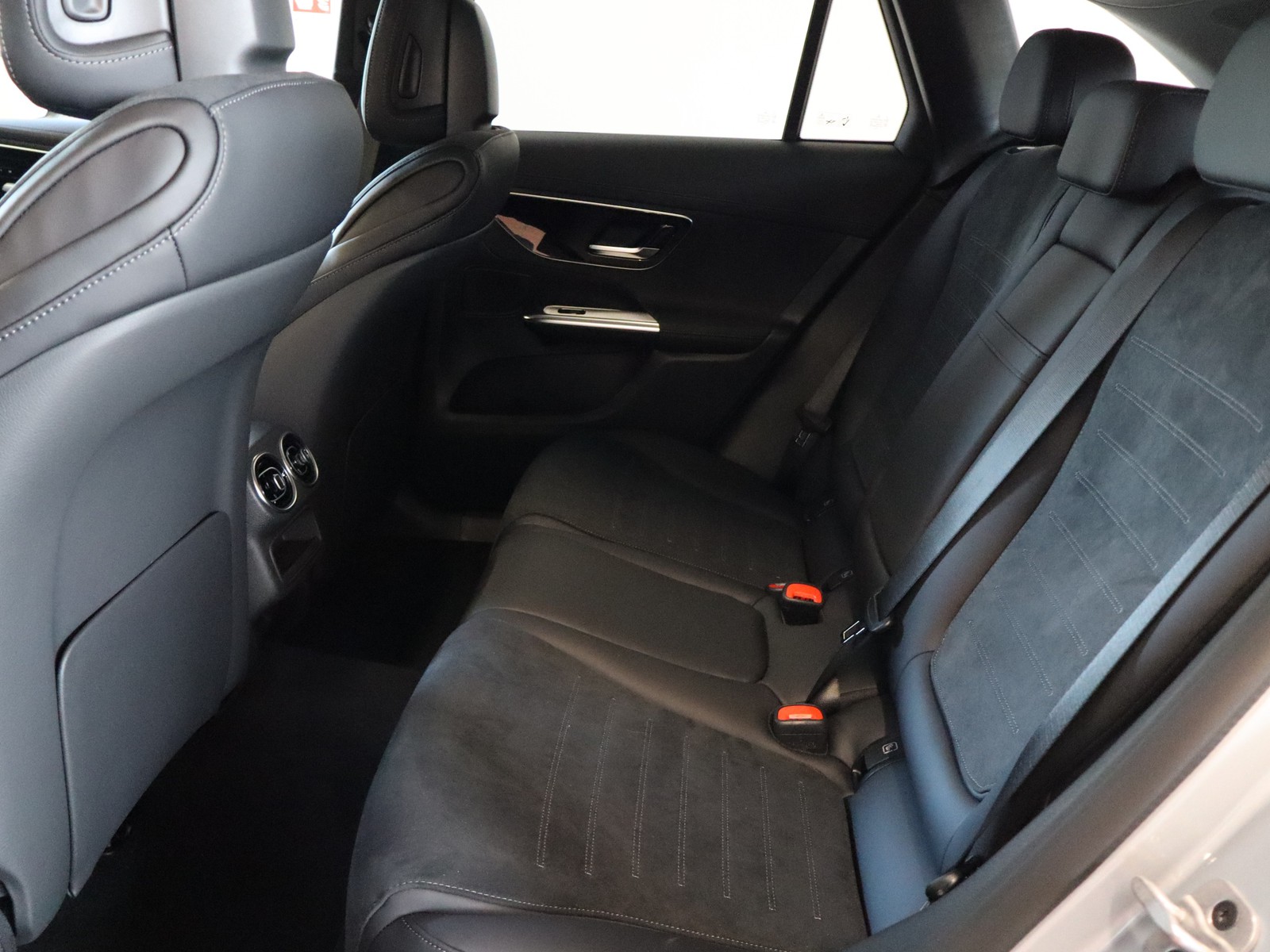 8 - Mercedes GLC suv 300 de plug in hybrid amg line premium tech 4matic 9g-tronic