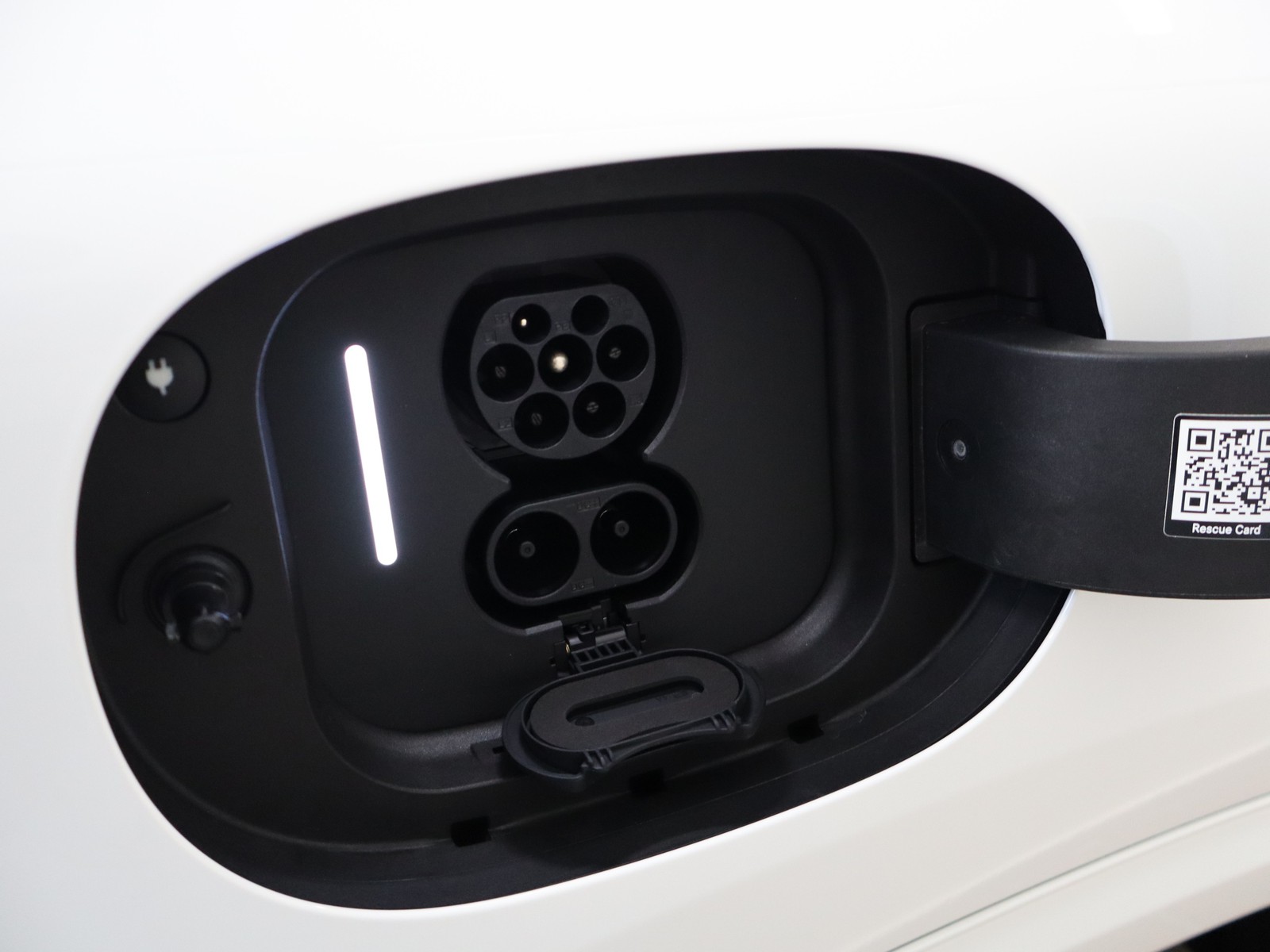 16 - Mercedes GLB eq 350 advanced plus 4matic