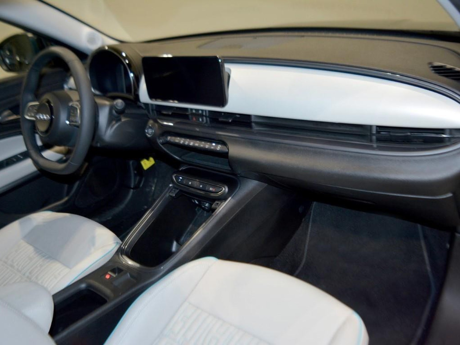8 - Fiat 600 1.2 hybrid 110cv la prima ii edct
