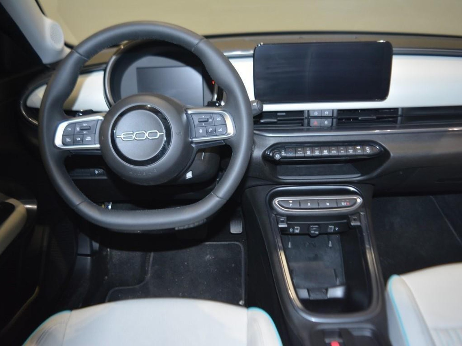 9 - Fiat 600 1.2 hybrid 110cv la prima ii edct