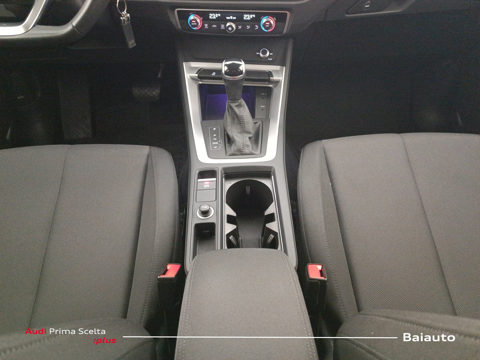 15 - Audi Q3 35 2.0 tdi business advanced s tronic