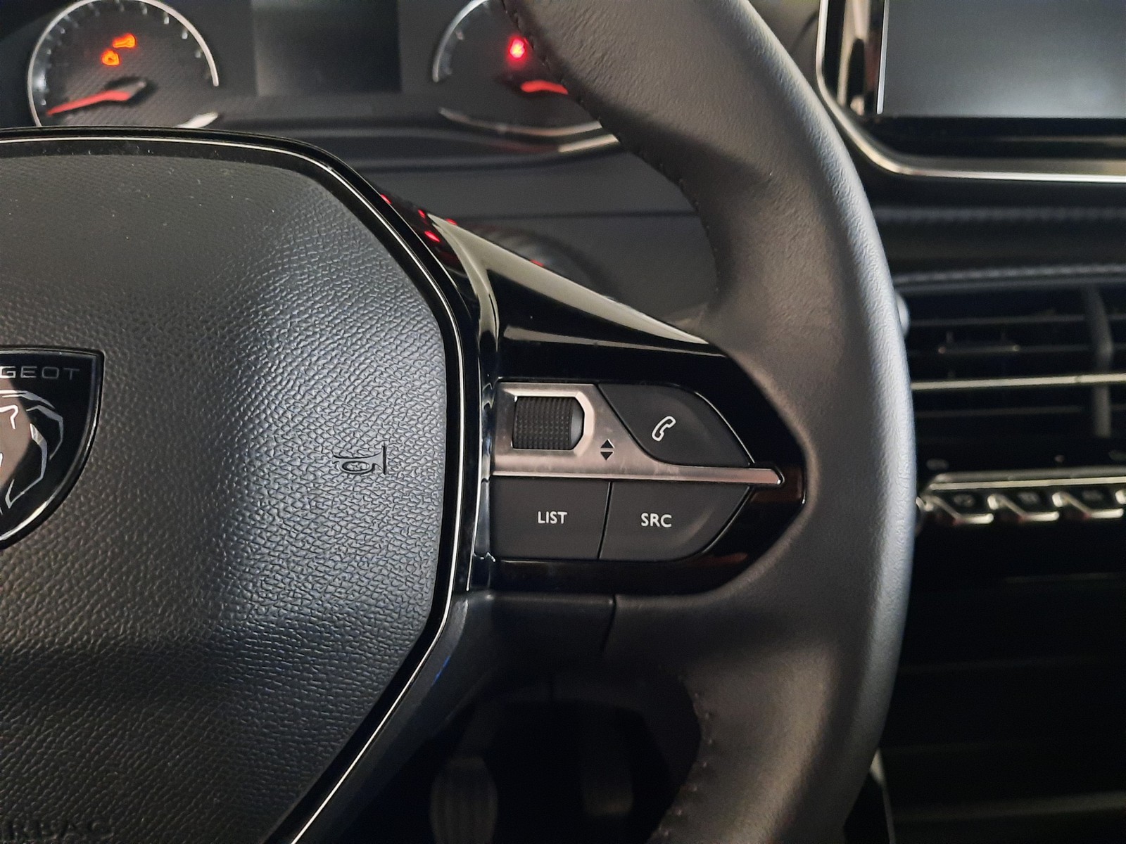 14 - Peugeot 2008 1.2 puretech 100cv active s&s