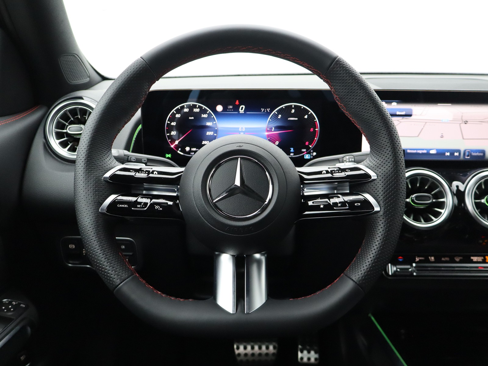 17 - Mercedes GLB 200 d amg line premium 8g-dct